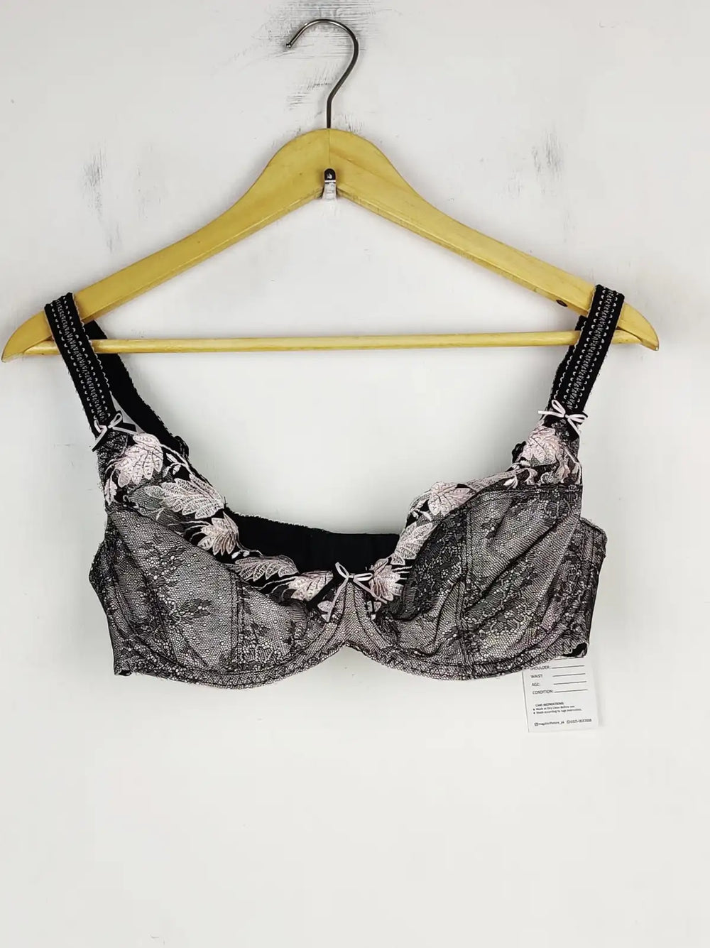 Buy online pre-used pre-loved 100% authentic & Original branded Fantasie (BU-45) available in Pakistan. Top international brands avilable.