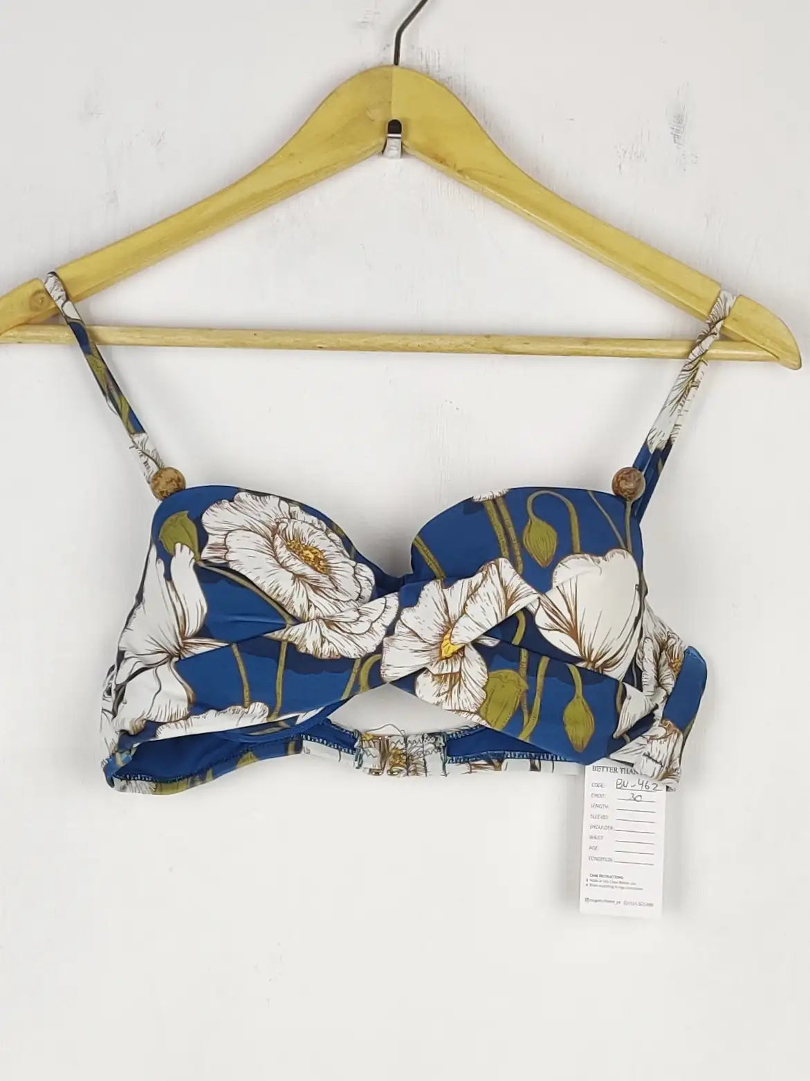 Buy online pre-used pre-loved 100% authentic & Original branded Unknown Brand (BU-462) available in Pakistan. Top international brands avilable.
