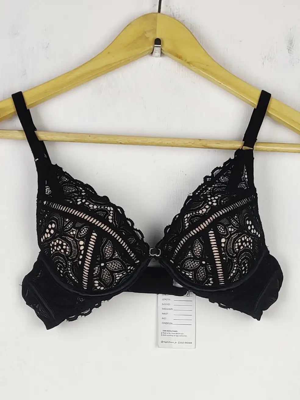 Buy online pre-used pre-loved 100% authentic & Original branded Secret Possessions , Uk 32B (BU-473) available in Pakistan. Top international brands avilable.