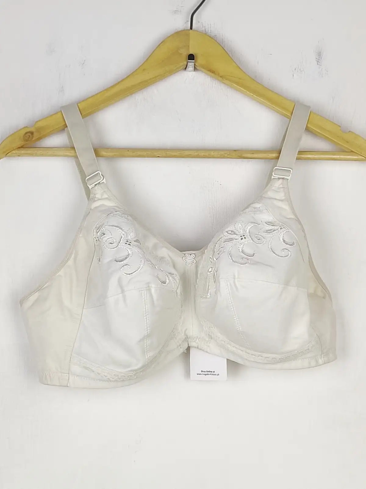 Buy online pre-used pre-loved 100% authentic & Original branded Marks & Spencer , Uk 40B (BU-474) available in Pakistan. Top international brands avilable.