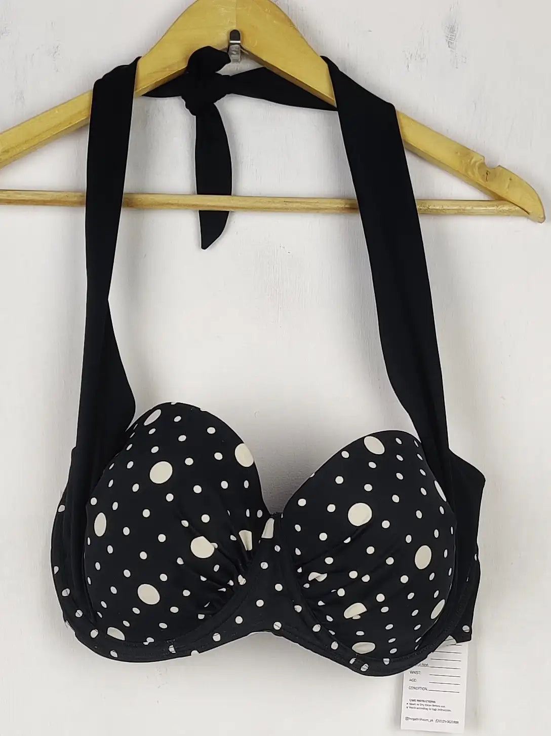 Buy online pre-used pre-loved 100% authentic & Original branded New Look , Uk 36Dd (BU-476) available in Pakistan. Top international brands avilable.