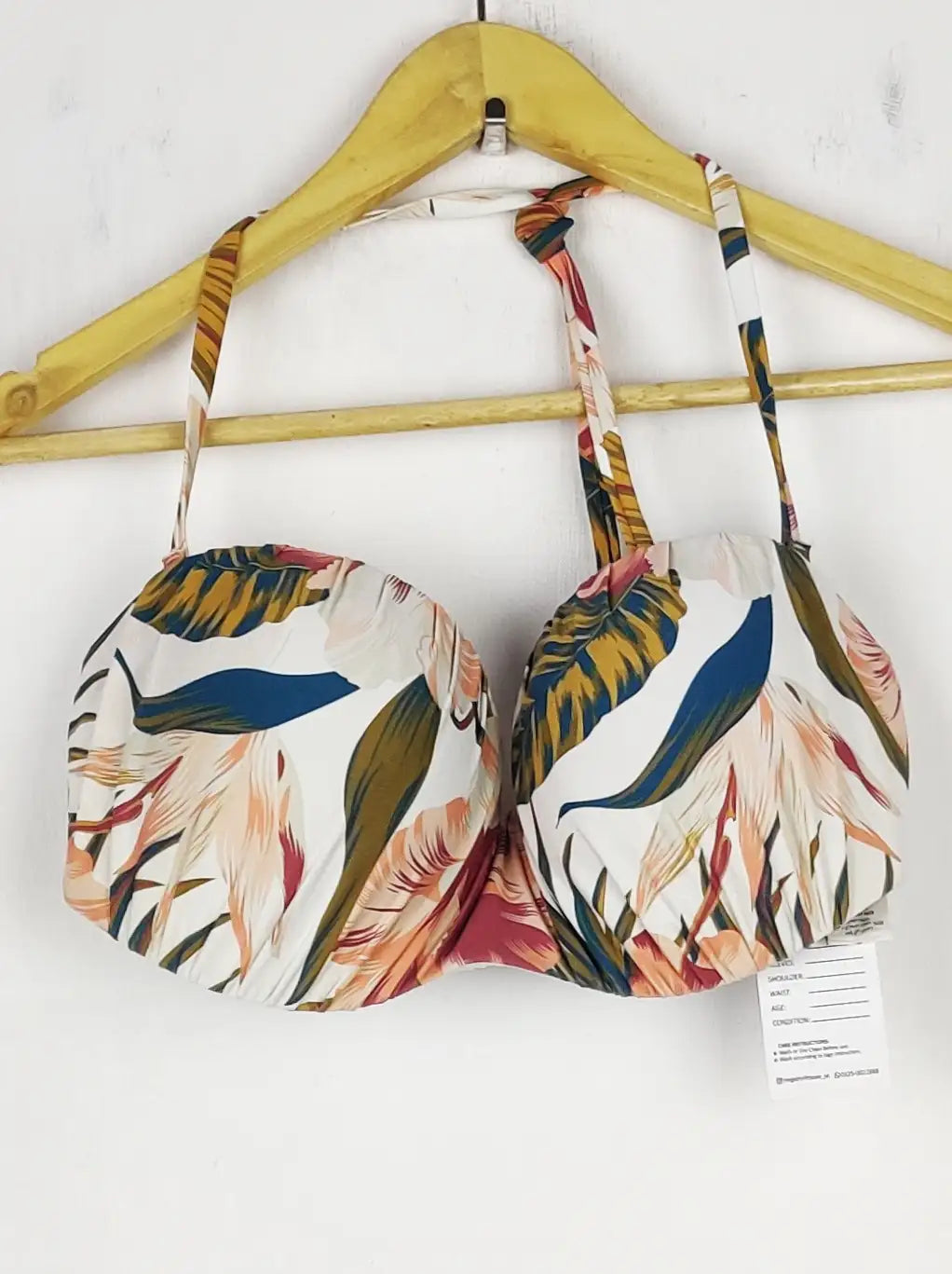 Buy online pre-used pre-loved 100% authentic & Original branded Marks & Spencer , Uk 36Dd (BU-478) available in Pakistan. Top international brands avilable.