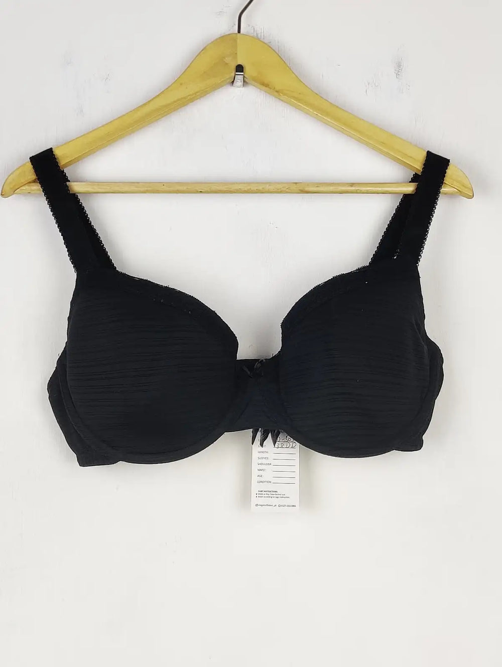 Buy online pre-used pre-loved 100% authentic & Original branded Unknown Brand , Uk 38Dd (BU-505) available in Pakistan. Top international brands avilable.