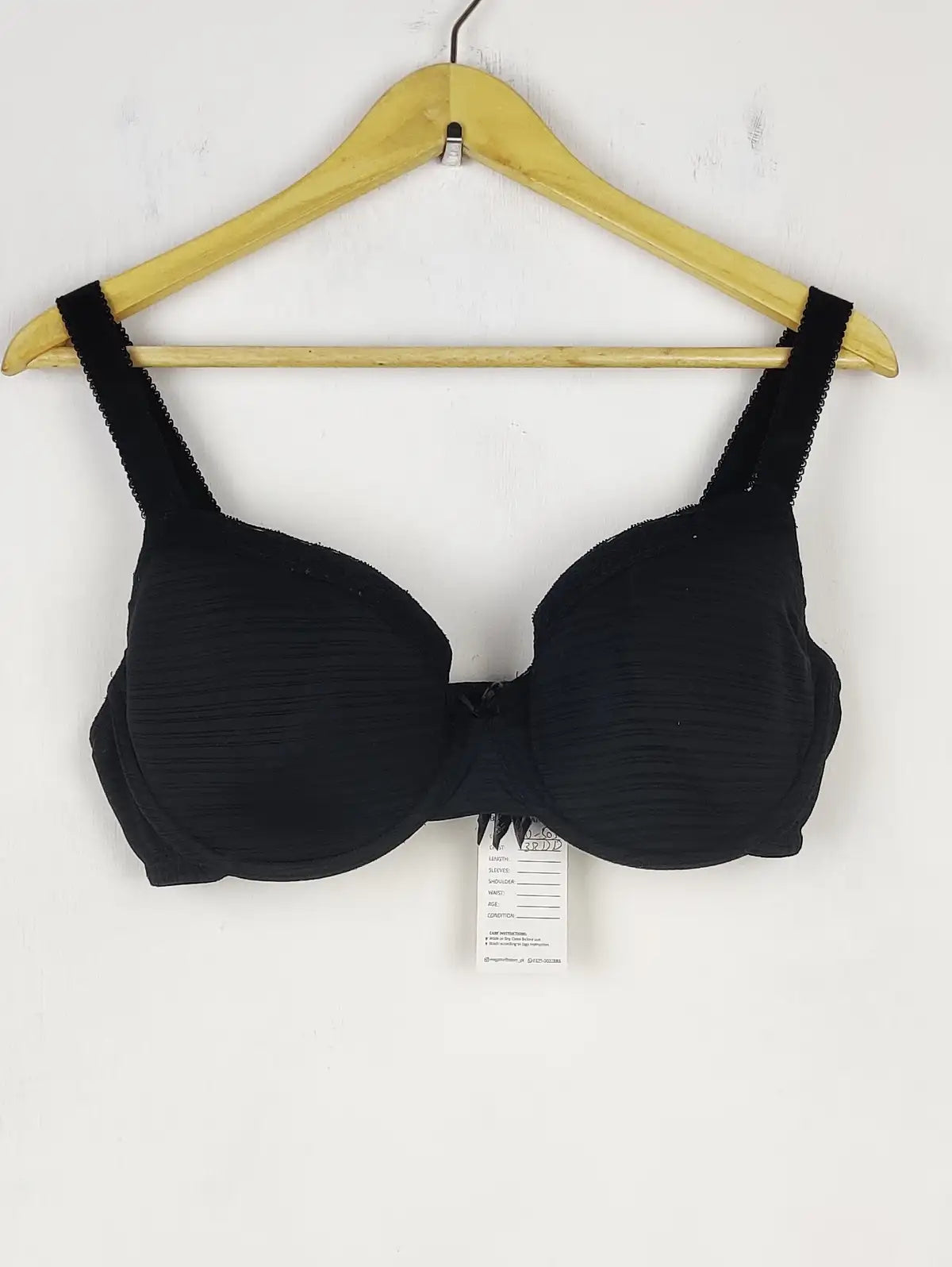 Buy online pre-used pre-loved 100% authentic & Original branded Unknown Brand , Uk 38Dd (BU-505) available in Pakistan. Top international brands avilable.