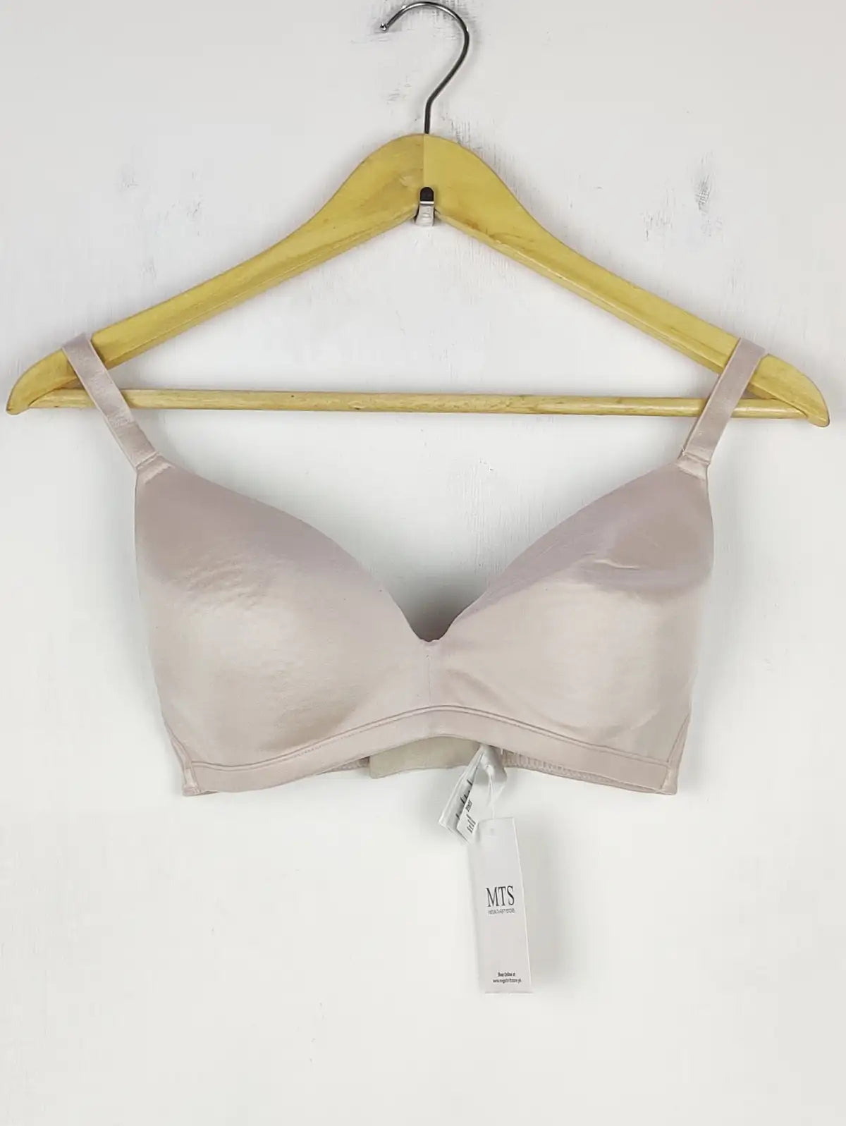 Buy online pre-used pre-loved 100% authentic & Original branded Debenhams , Uk 32Dd (BU-526) available in Pakistan. Top international brands avilable.