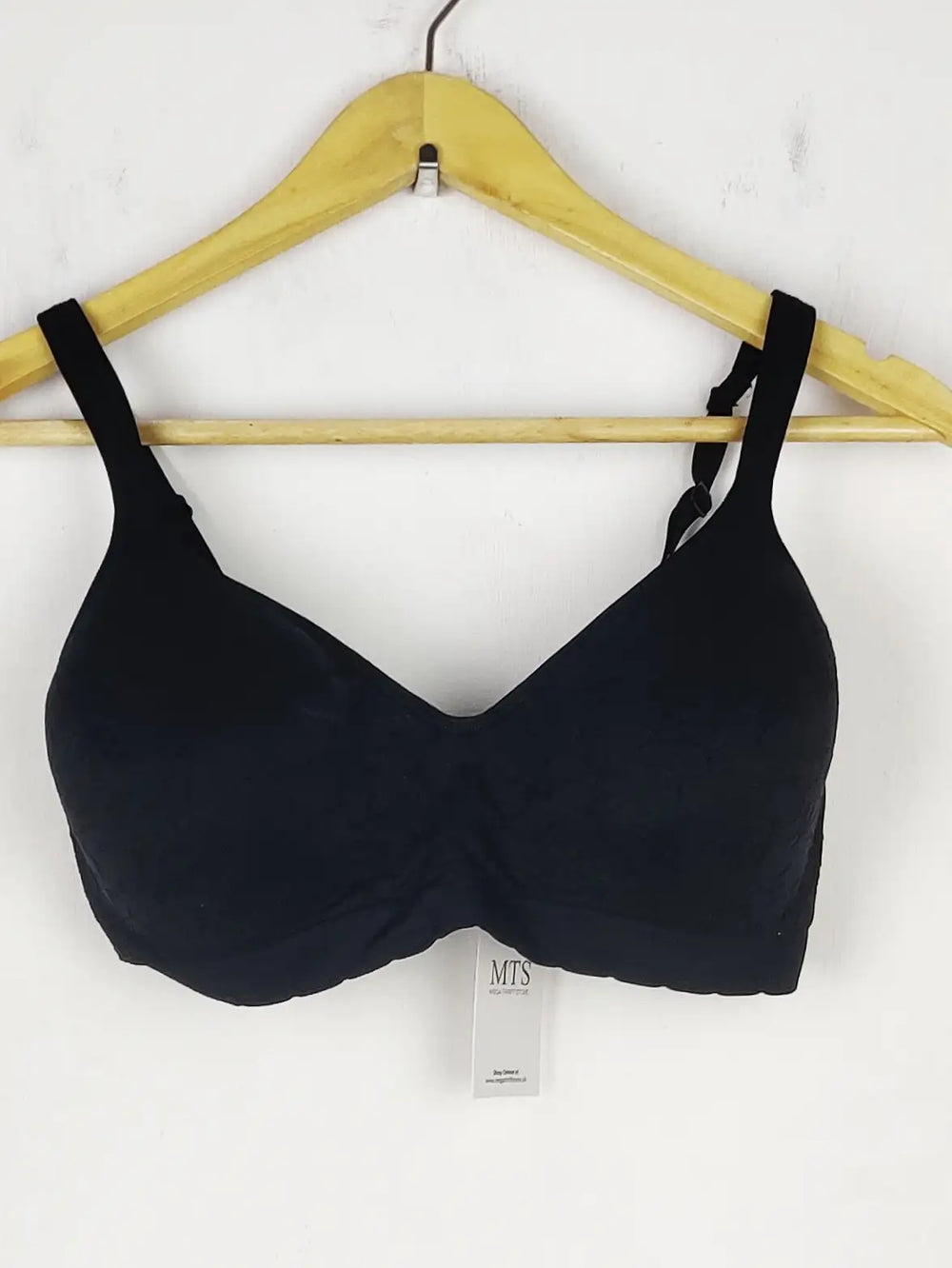Buy online pre-used pre-loved 100% authentic & Original branded Carole Hochman (BU-536) available in Pakistan. Top international brands avilable.