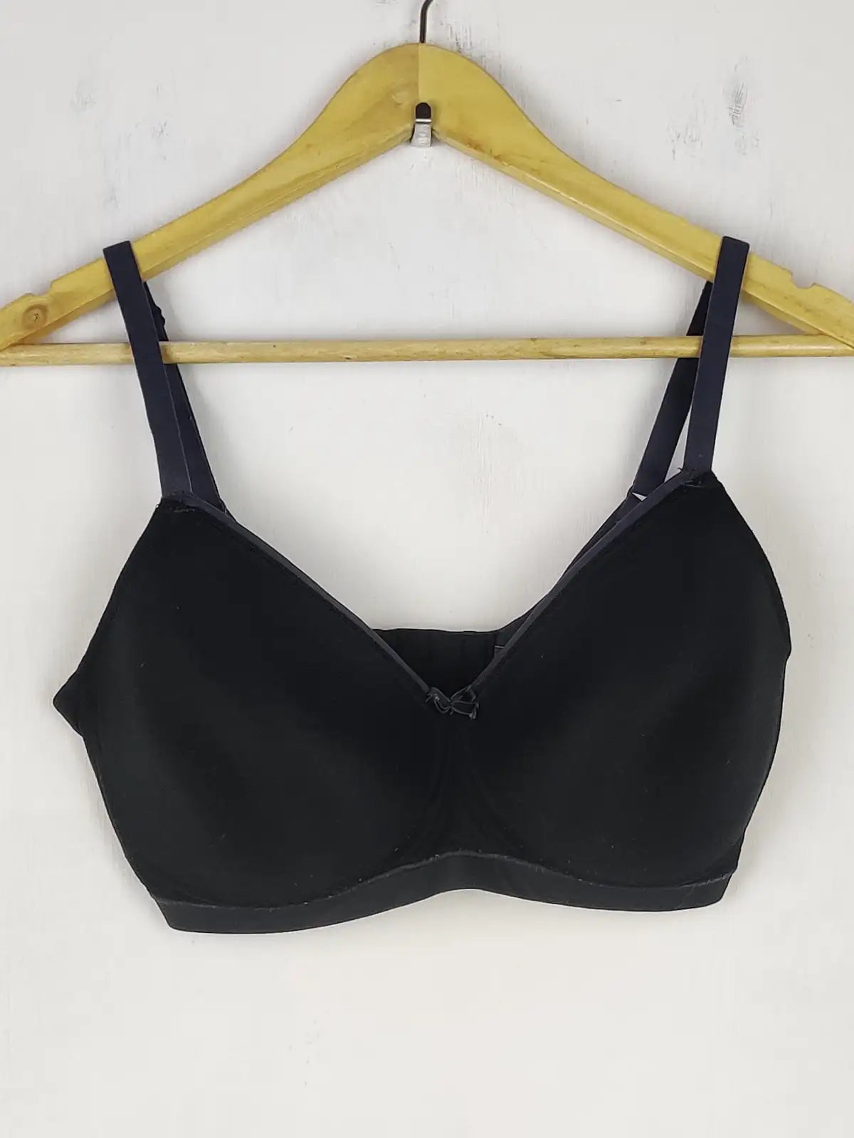 Buy online pre-used pre-loved 100% authentic & Original branded Marks & Spencer , Uk 34Dd (BU-538) available in Pakistan. Top international brands avilable.