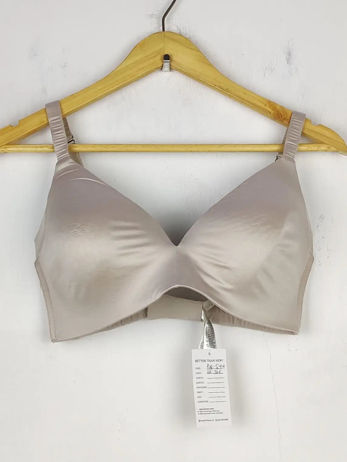 Buy online pre-used pre-loved 100% authentic & Original branded Marks & Spencer , Uk 34E (BU-544) available in Pakistan. Top international brands avilable.