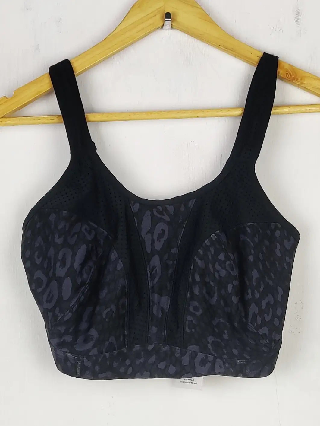 Buy online pre-used pre-loved 100% authentic & Original branded Marks & Spencer, Uk 32Gg (BU-554) available in Pakistan. Top international brands avilable.
