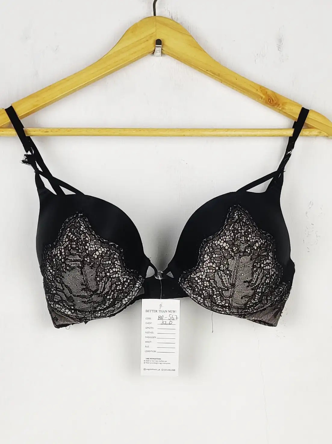 Buy online pre-used pre-loved 100% authentic & Original branded Victoria Secret, Uk 32D (BU-567) available in Pakistan. Top international brands avilable.