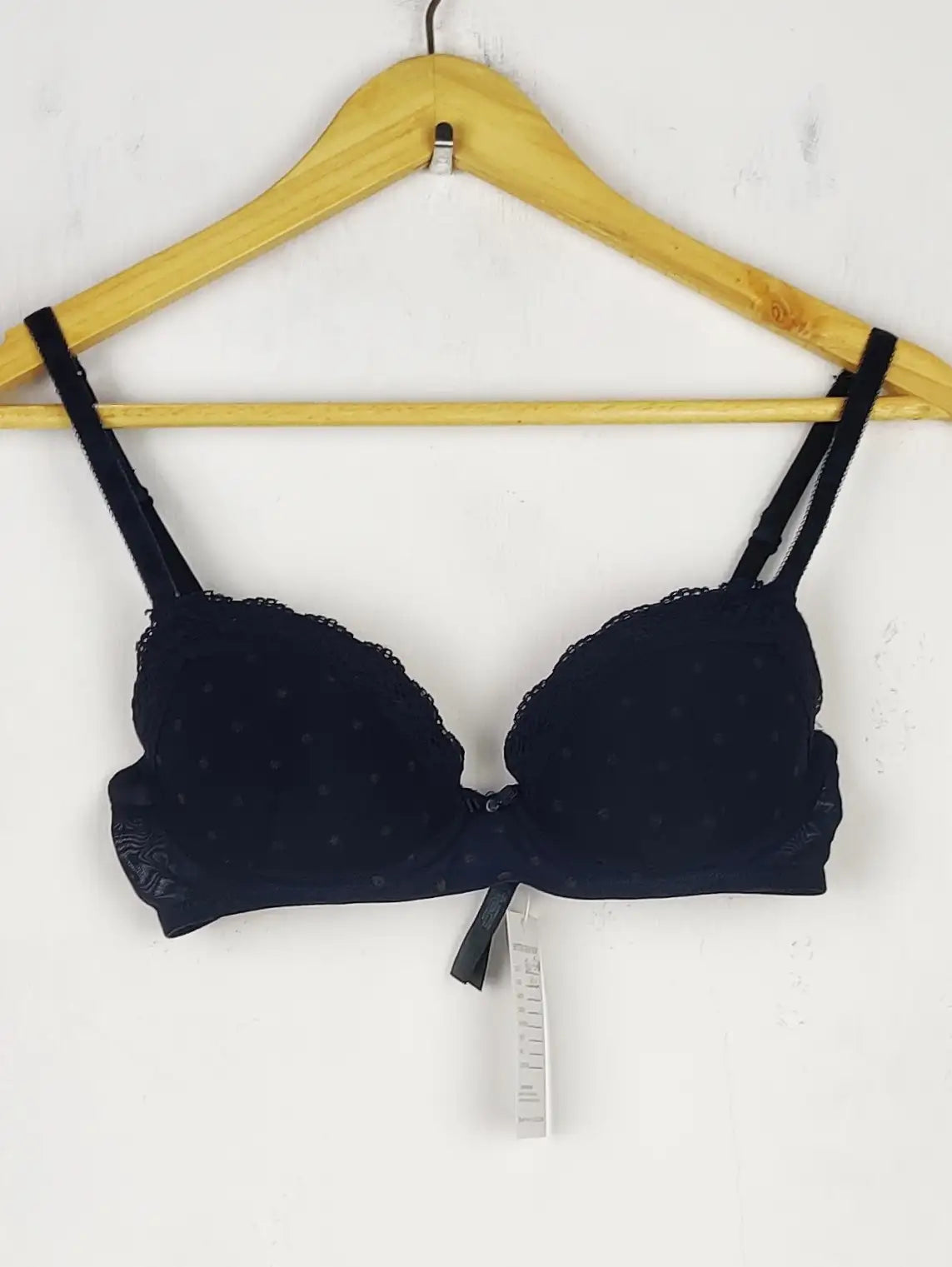 Buy online pre-used pre-loved 100% authentic & Original branded Marks Spencer, Uk 34D (BU-569) available in Pakistan. Top international brands avilable.