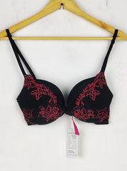 Buy online pre-used pre-loved 100% authentic & Original branded La Senza , Uk 32B (BU-593) available in Pakistan. Top international brands avilable.