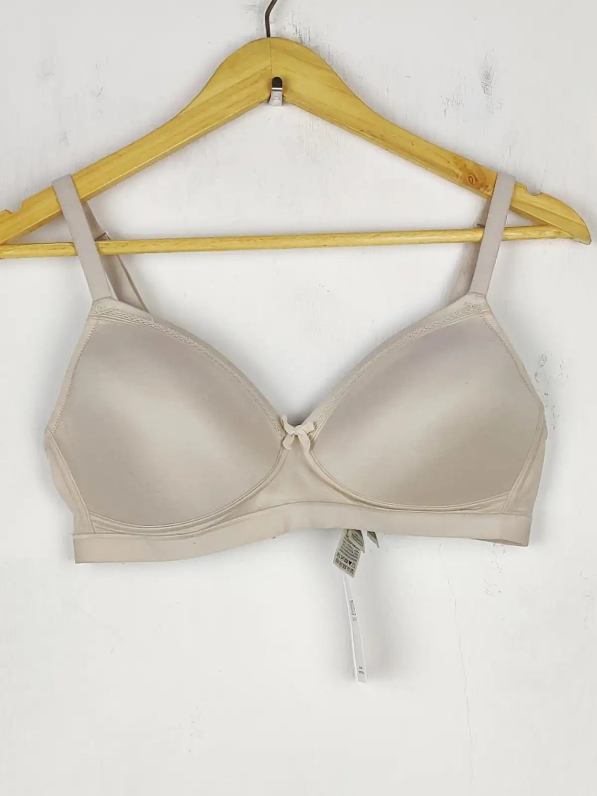 Buy online pre-used pre-loved 100% authentic & Original branded Marks & Spencer , Uk 34C (BU-615) available in Pakistan. Top international brands avilable.