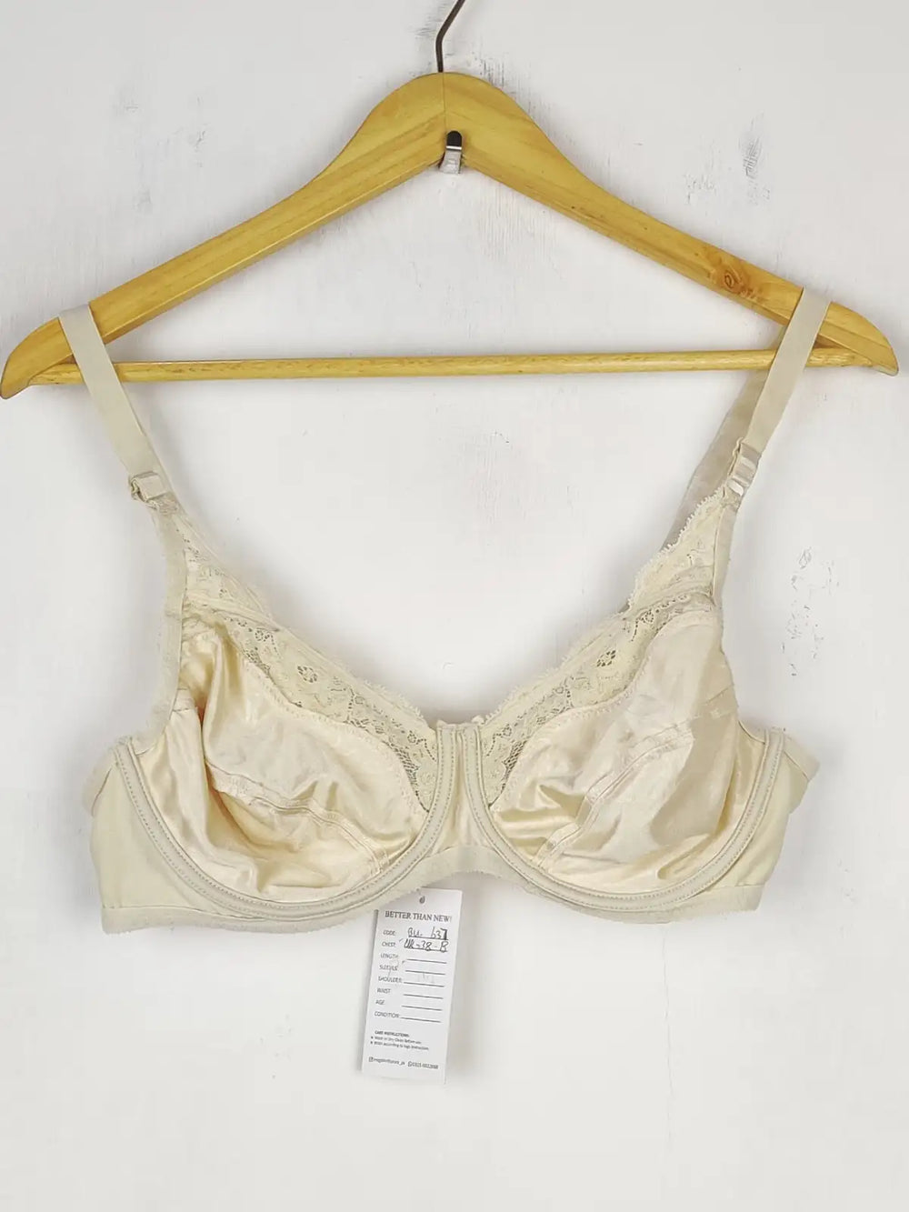 Buy online pre-used pre-loved 100% authentic & Original branded Marks & Spencer , Uk 38B (BU-637) available in Pakistan. Top international brands avilable.