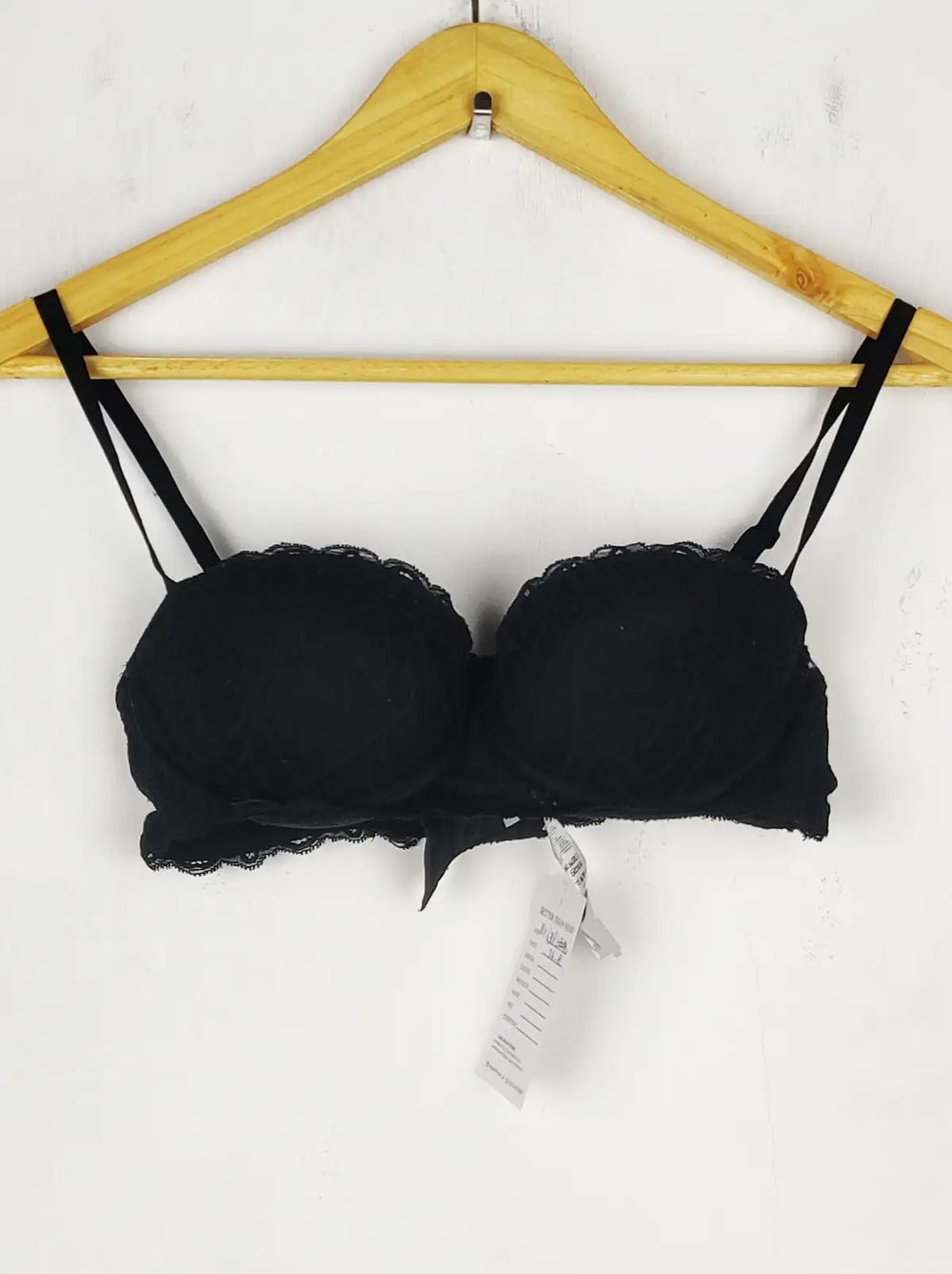 Buy online pre-used pre-loved 100% authentic & Original branded Intimissimi, Uk 34B (BU-639) available in Pakistan. Top international brands avilable.