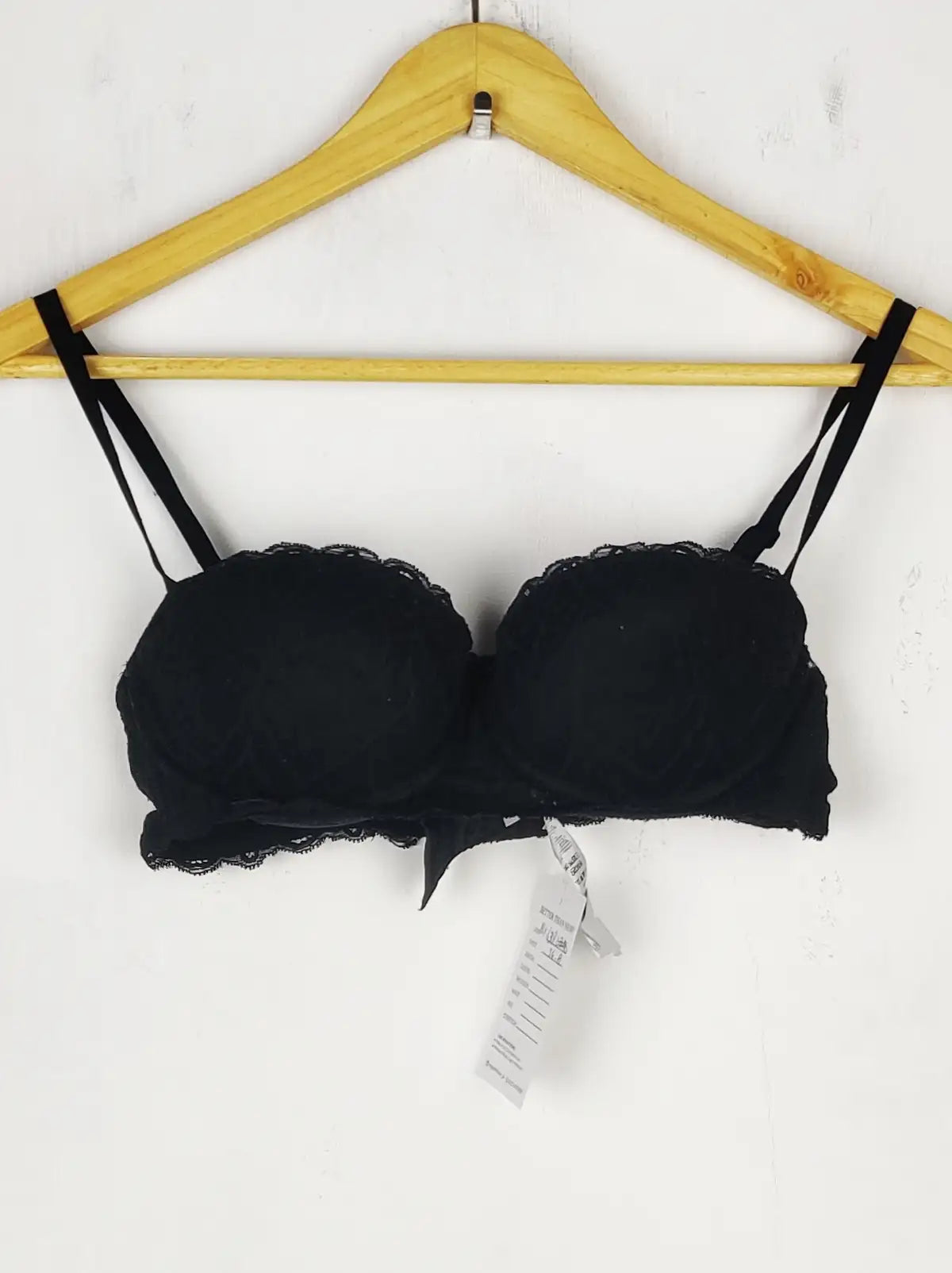 Buy online pre-used pre-loved 100% authentic & Original branded Intimissimi, Uk 34B (BU-639) available in Pakistan. Top international brands avilable.