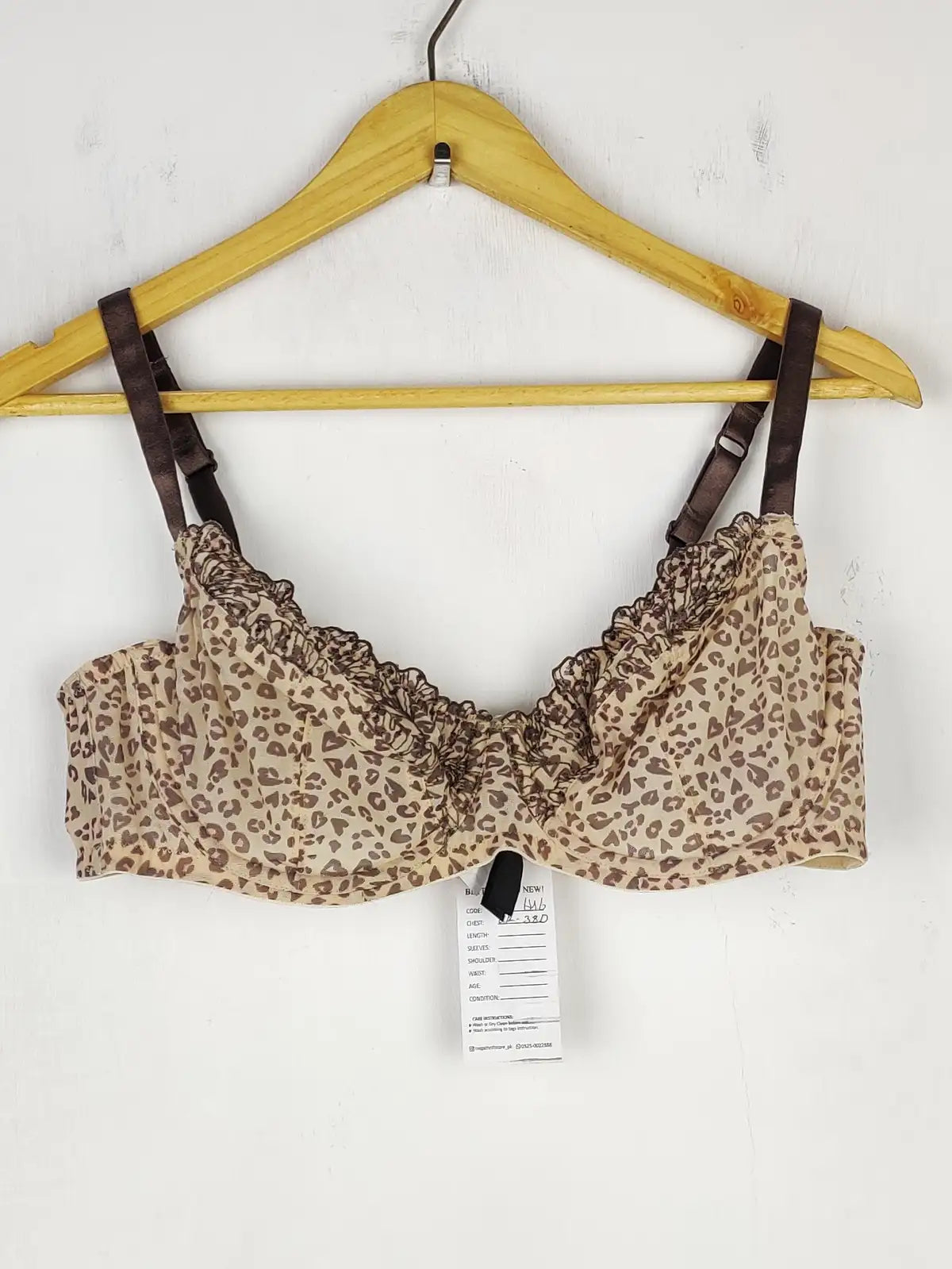 Buy online pre-used pre-loved 100% authentic & Original branded F&F , Uk 38D (BU-646) available in Pakistan. Top international brands avilable.