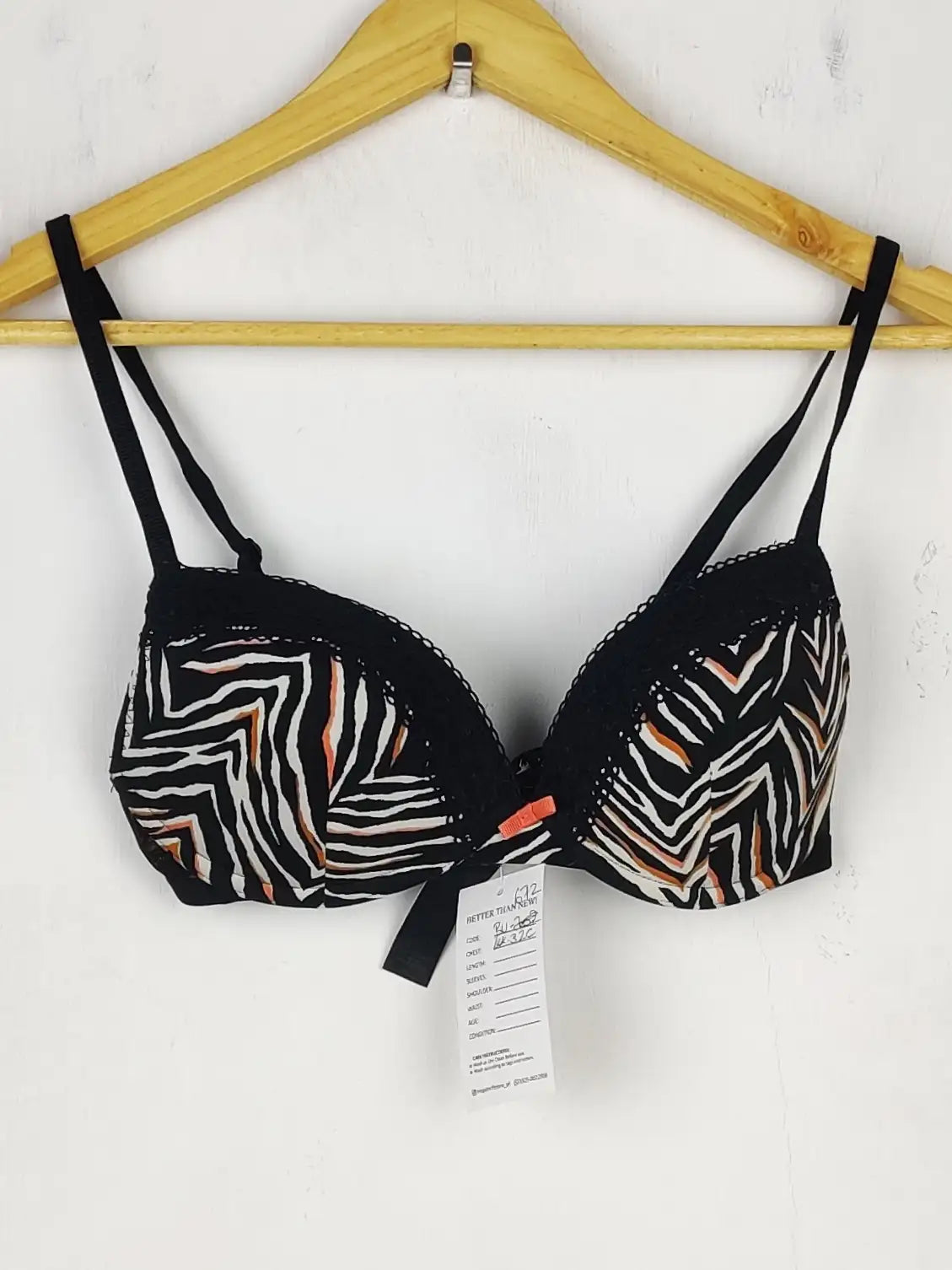 Buy online pre-used pre-loved 100% authentic & Original branded Marks & Spencer, Uk 32C (BU-672) available in Pakistan. Top international brands avilable.