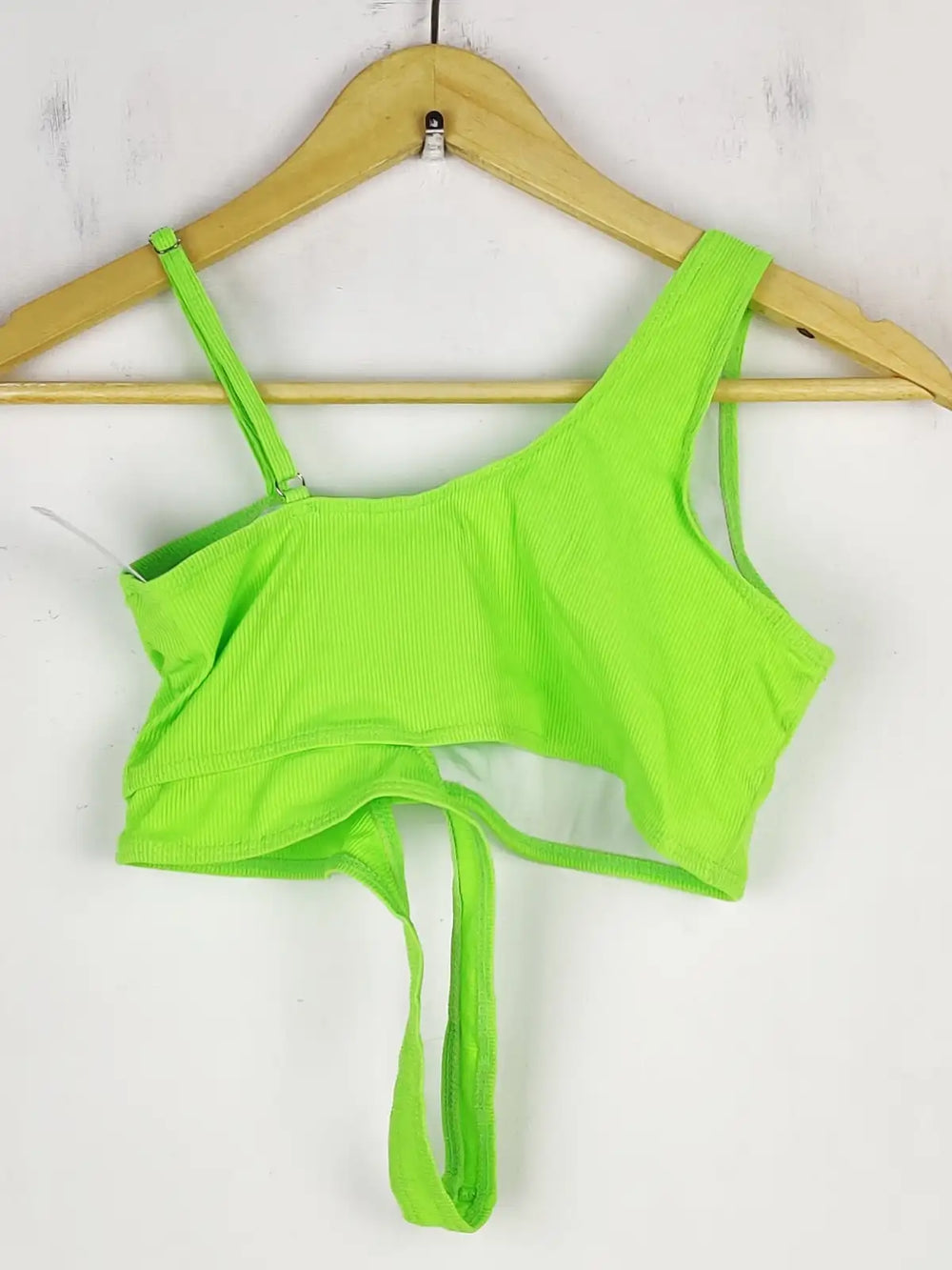 Buy online pre-used pre-loved 100% authentic & Original branded Unknown Brand (BU-67) available in Pakistan. Top international brands avilable.