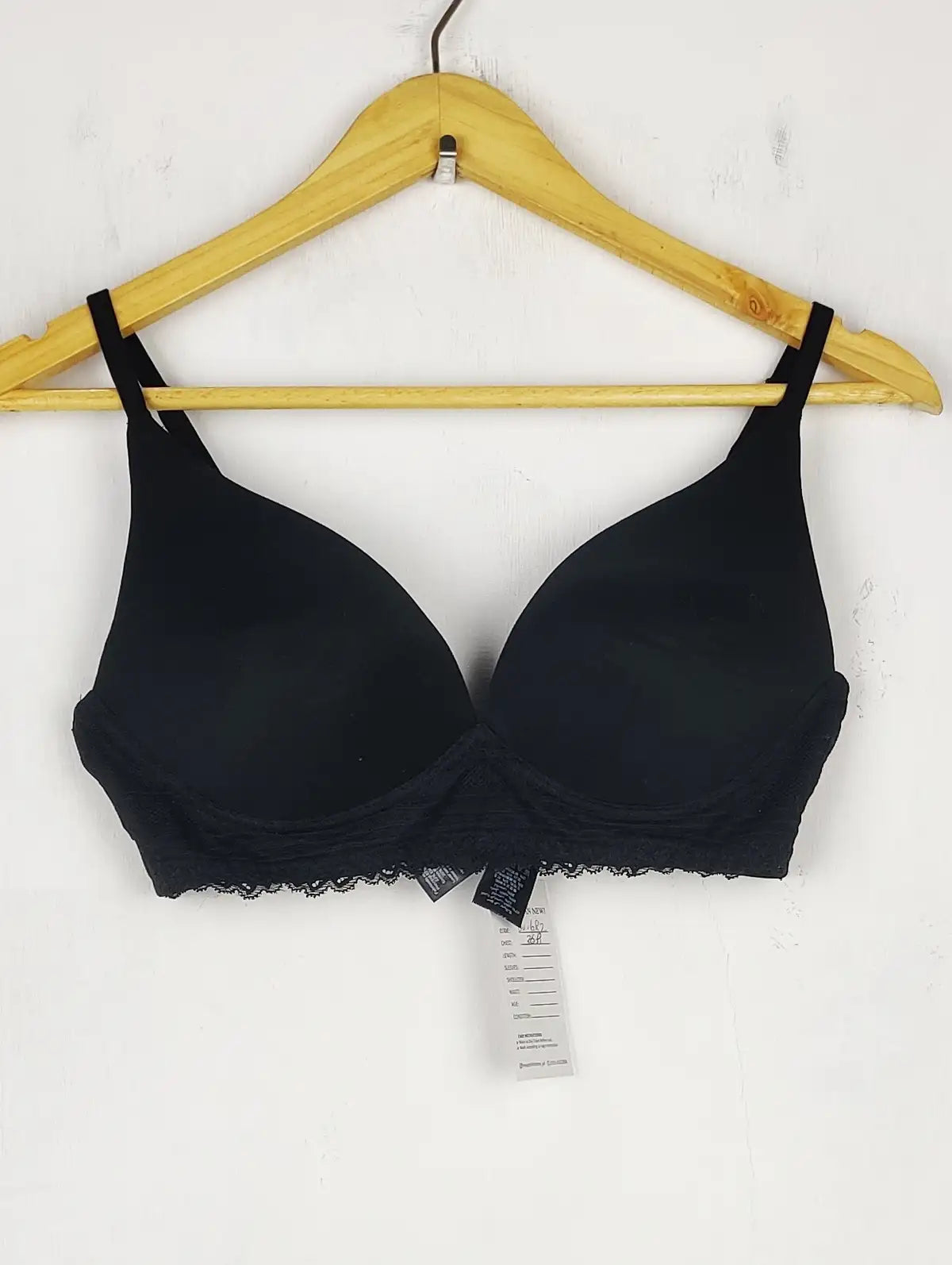 Buy online pre-used pre-loved 100% authentic & Original branded Daisy , Uk 36B (BU-682) available in Pakistan. Top international brands avilable.