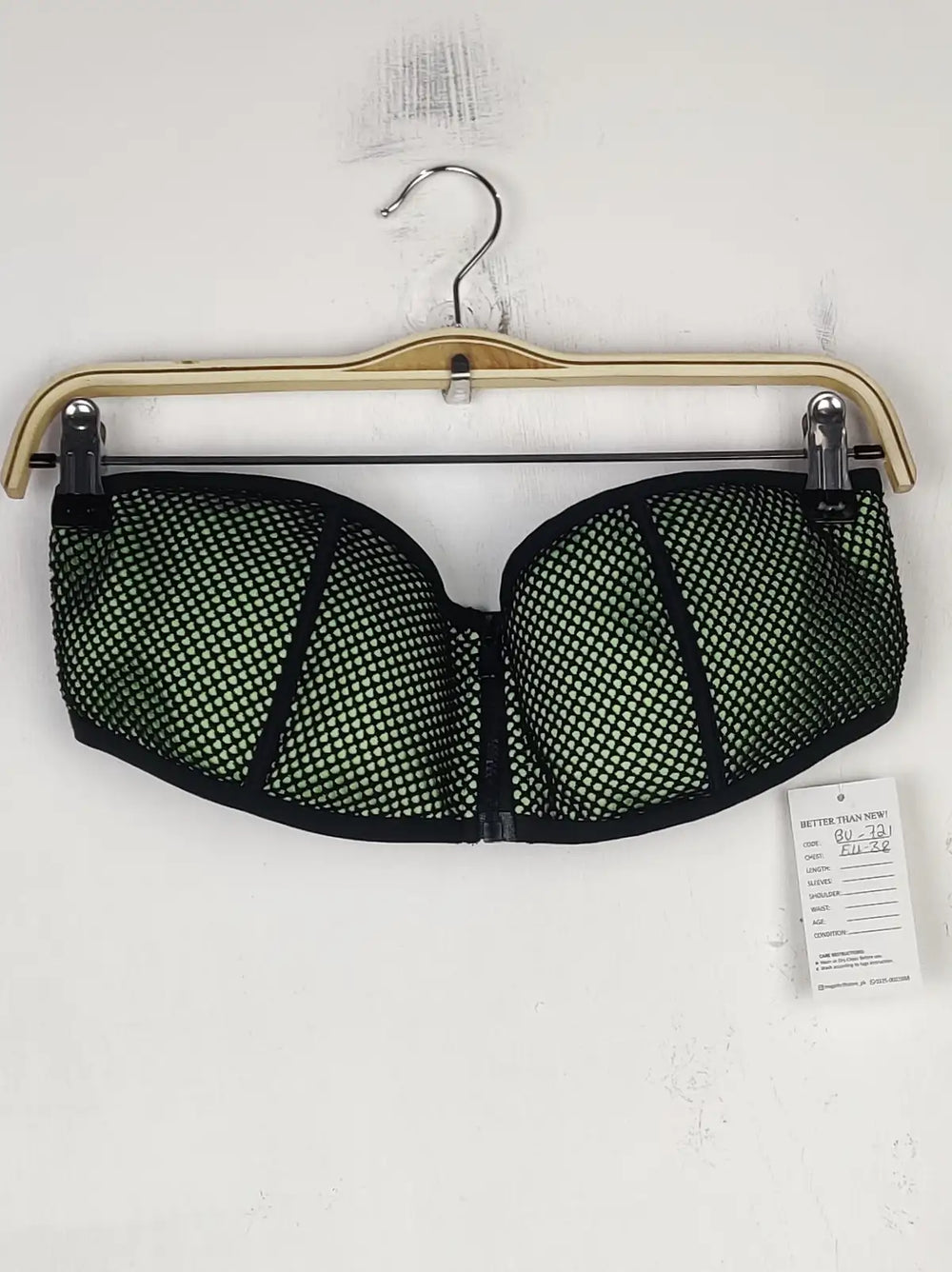 Buy online pre-used pre-loved 100% authentic & Original branded Missguided, Uk 10 (BU-721) available in Pakistan. Top international brands avilable.