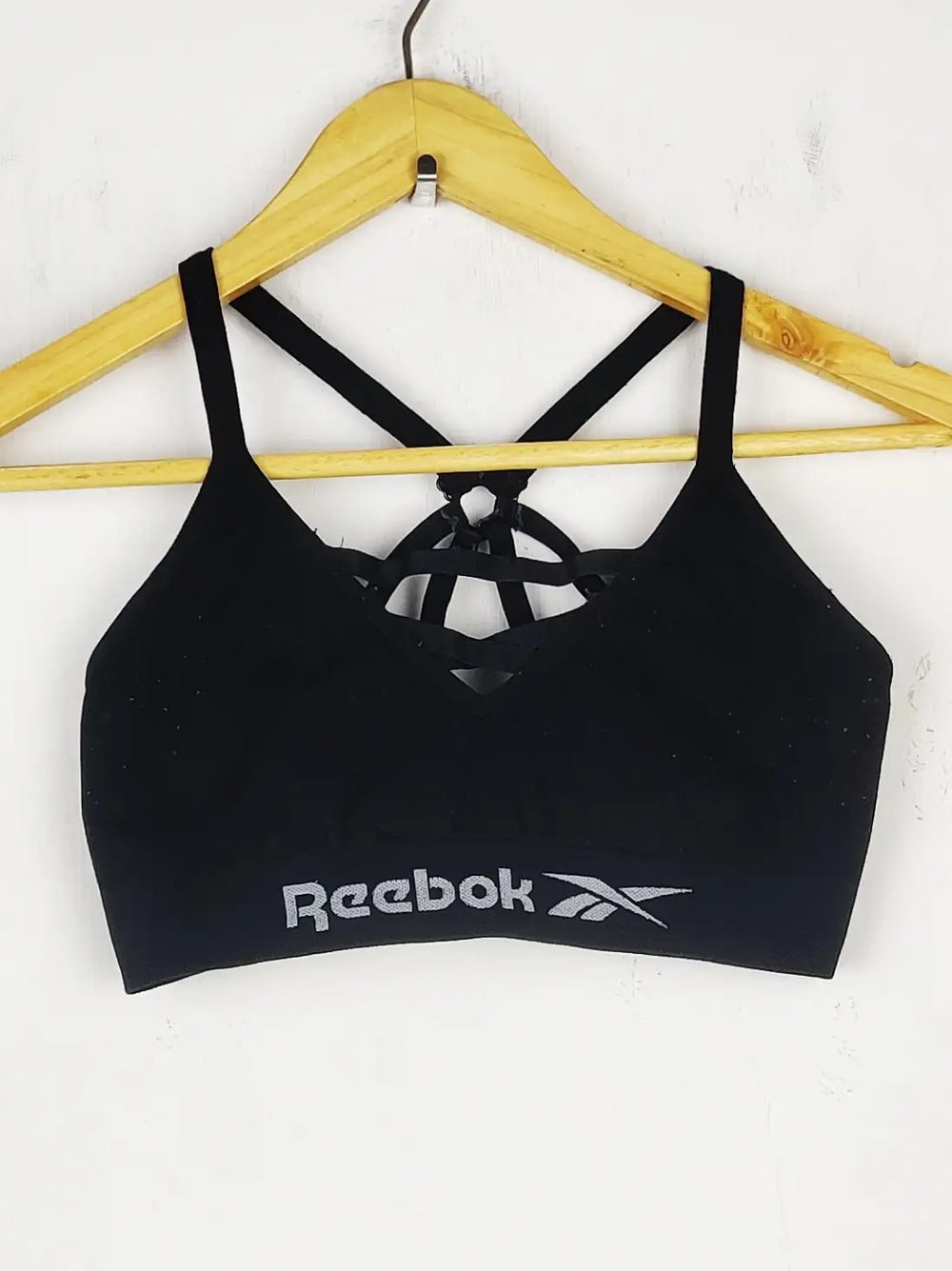 Buy online pre-used pre-loved 100% authentic & Original branded Reebok (BU-737) available in Pakistan. Top international brands avilable.