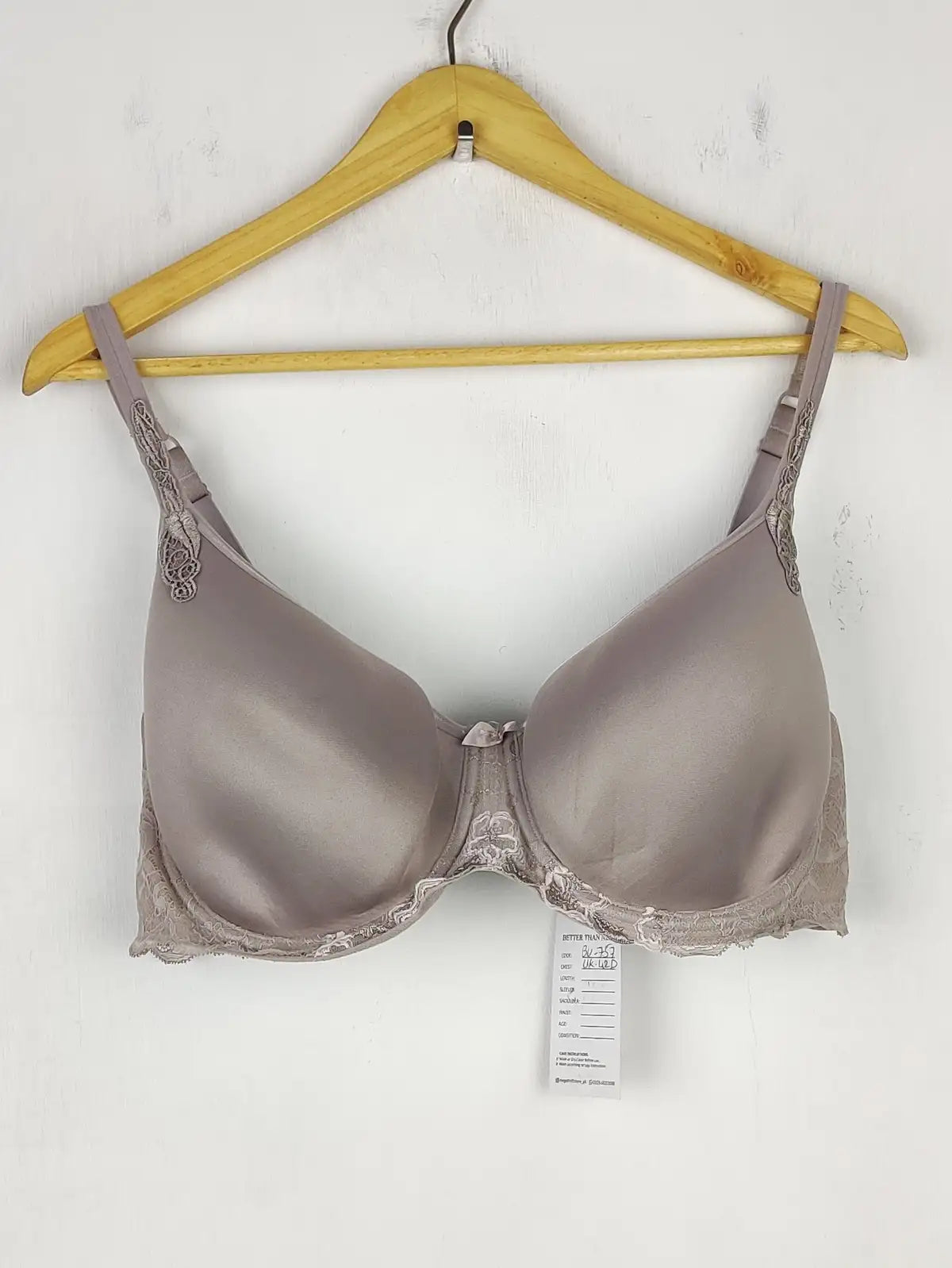 Buy online pre-used pre-loved 100% authentic & Original branded Marks & Spencer, Uk 42D (BU-757) available in Pakistan. Top international brands avilable.