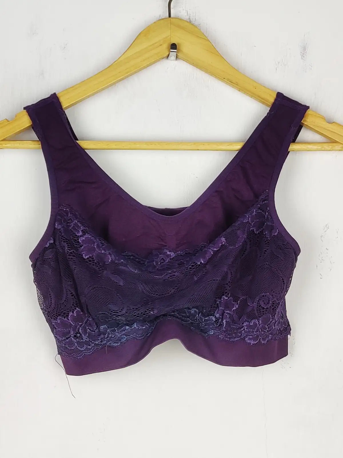 Buy online pre-used pre-loved 100% authentic & Original branded Unknown Brand (BU-766) available in Pakistan. Top international brands avilable.