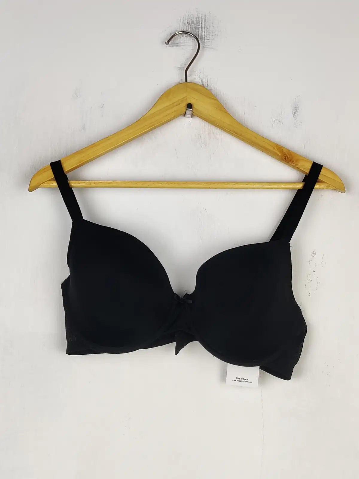 Buy online pre-used pre-loved 100% authentic & Original branded Unknown Brand (BU-794) available in Pakistan. Top international brands avilable.