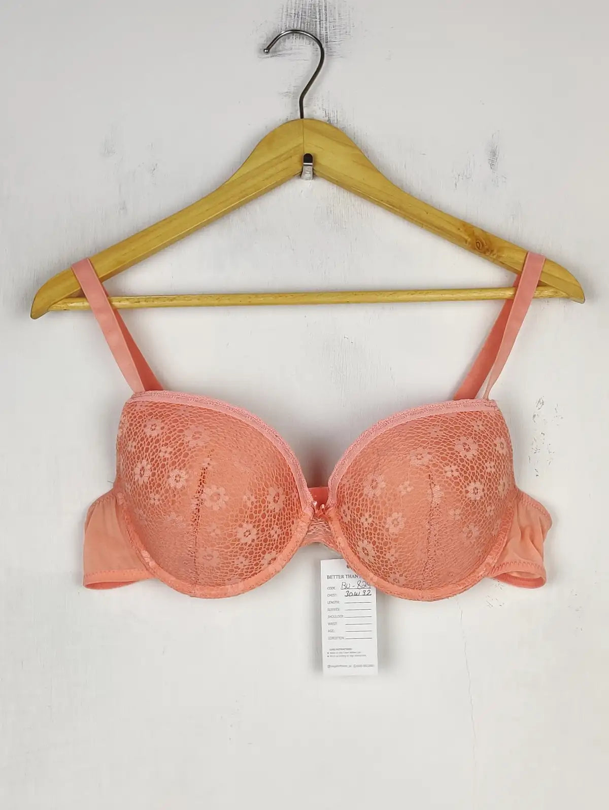 Buy online pre-used pre-loved 100% authentic & Original branded Unknown Brand, Uk 40B (BU-824) available in Pakistan. Top international brands avilable.