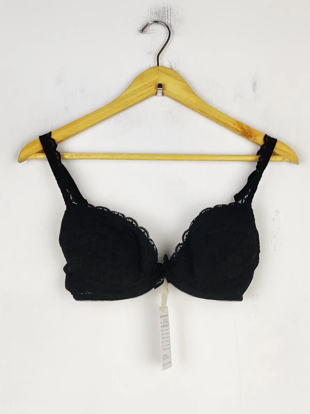 Buy online pre-used pre-loved 100% authentic & Original branded Pour Moi , Uk 32D (BU-831) available in Pakistan. Top international brands avilable.