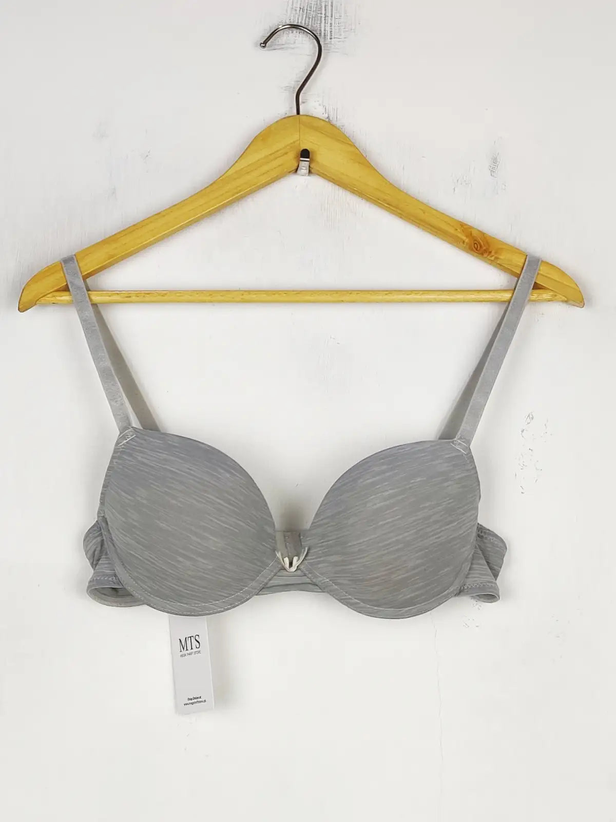 Buy online pre-used pre-loved 100% authentic & Original branded Unknown Brand (BU-838) available in Pakistan. Top international brands avilable.