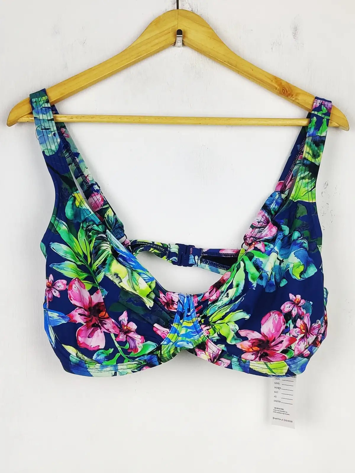 Buy online pre-used pre-loved 100% authentic & Original branded Magisculpt, Uk 38E (BU-862) available in Pakistan. Top international brands avilable.