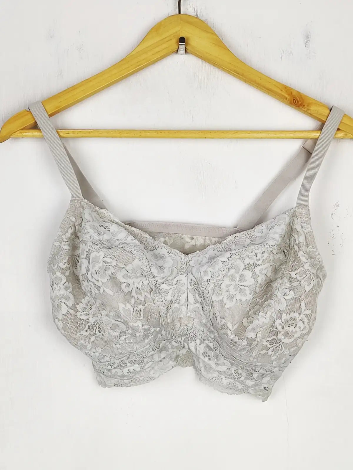 Buy online pre-used pre-loved 100% authentic & Original branded Marks & Spencer , Uk 16 (BU-877) available in Pakistan. Top international brands avilable.
