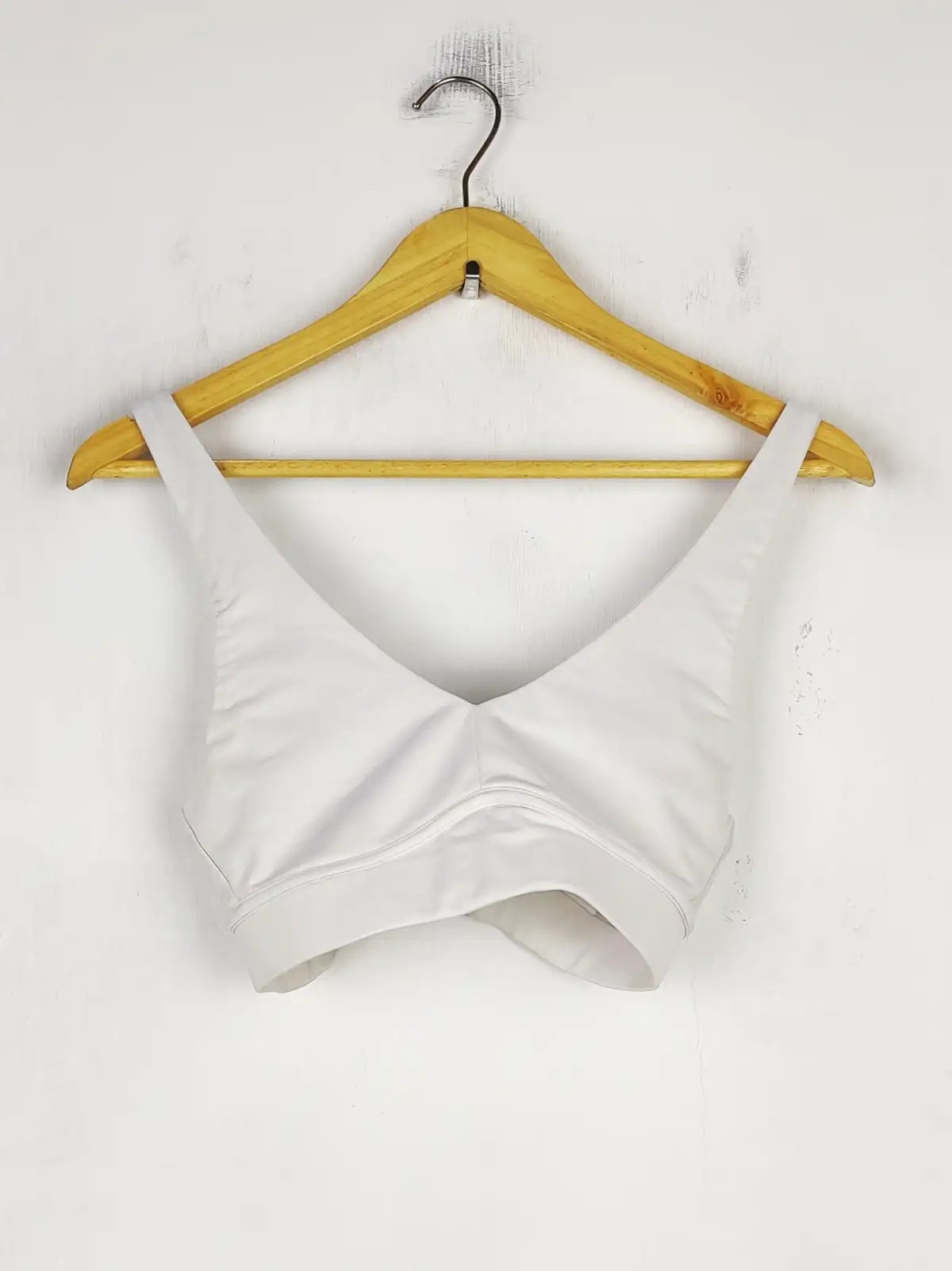 Buy online pre-used pre-loved 100% authentic & Original branded Unknown Brand (BU-904) available in Pakistan. Top international brands avilable.