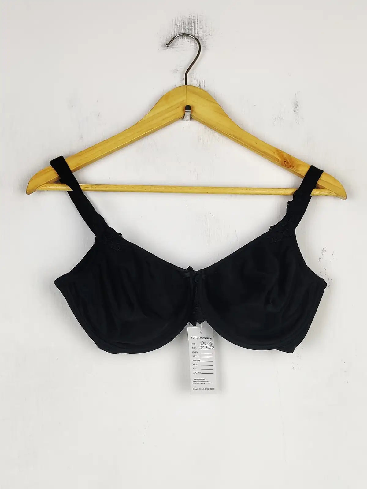 Buy online pre-used pre-loved 100% authentic & Original branded Chantelle, Uk 34 (BU-916) available in Pakistan. Top international brands avilable.