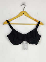 Buy online pre-used pre-loved 100% authentic & Original branded Chantelle, Uk 34 (BU-916) available in Pakistan. Top international brands avilable.