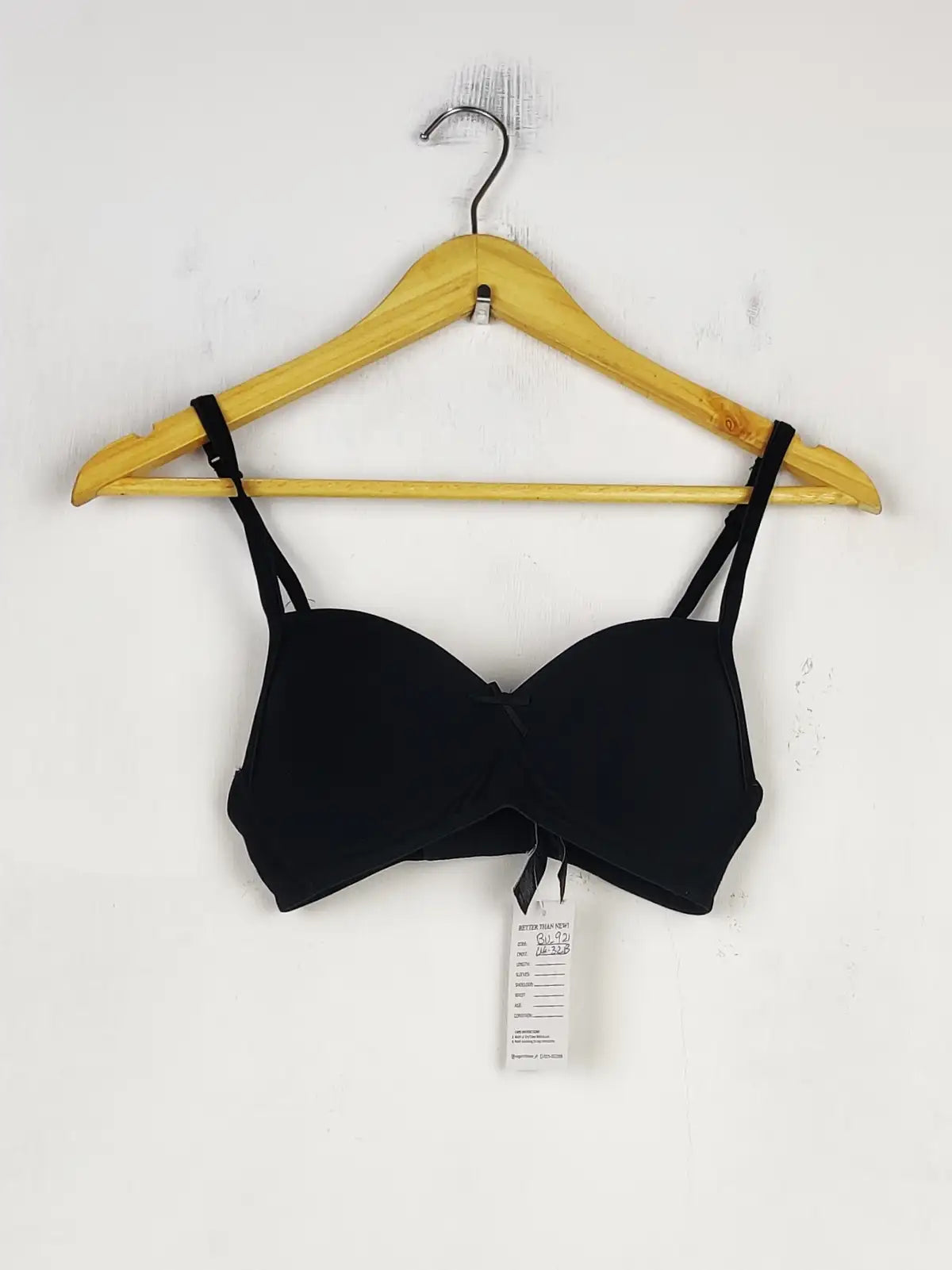 Buy online pre-used pre-loved 100% authentic & Original branded Marks & Spencer, Uk 32B (BU-921) available in Pakistan. Top international brands avilable.