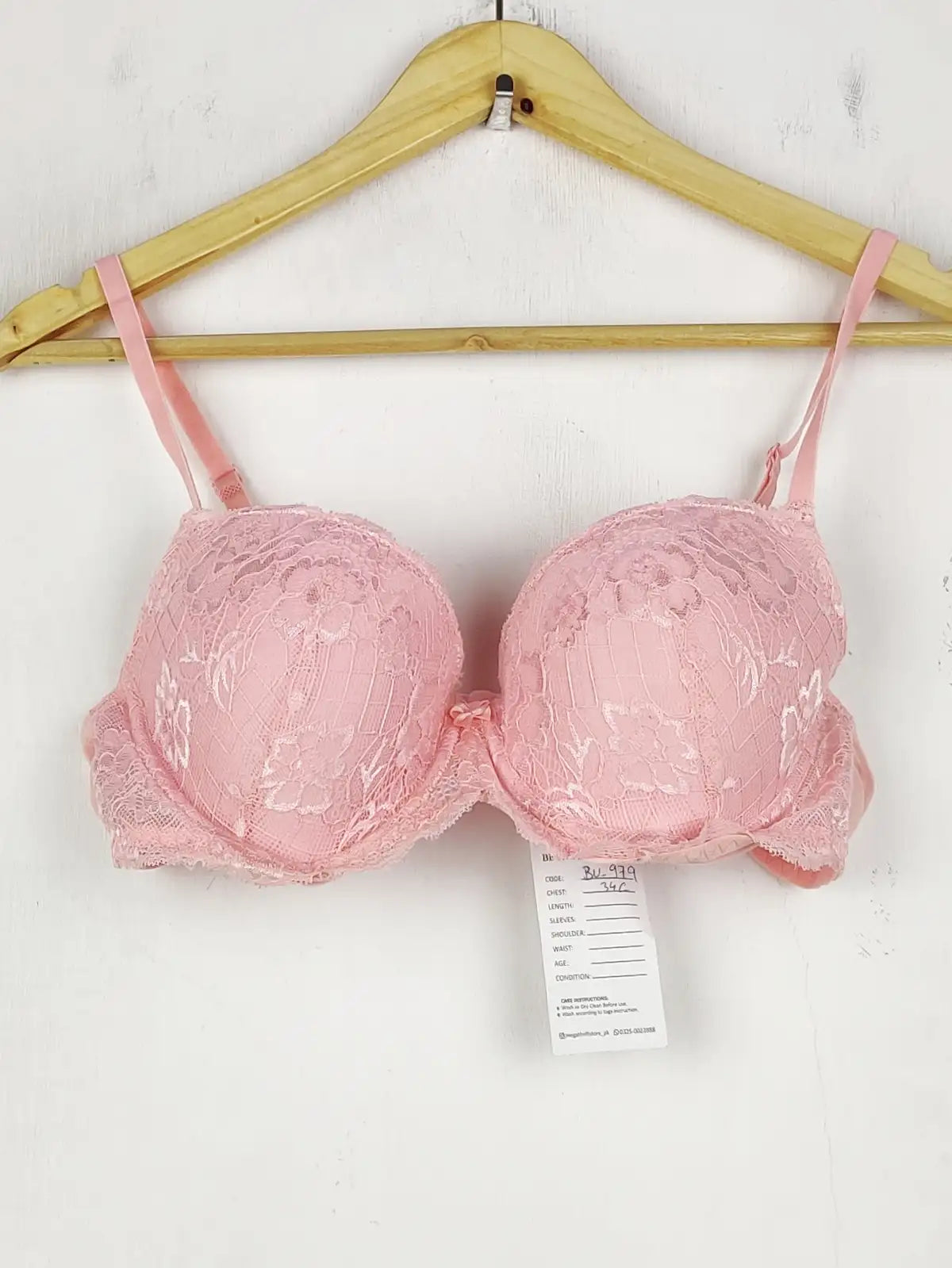 Buy online pre-used pre-loved 100% authentic & Original branded Peacocks Uk 34C (BU-979) available in Pakistan. Top international brands avilable.