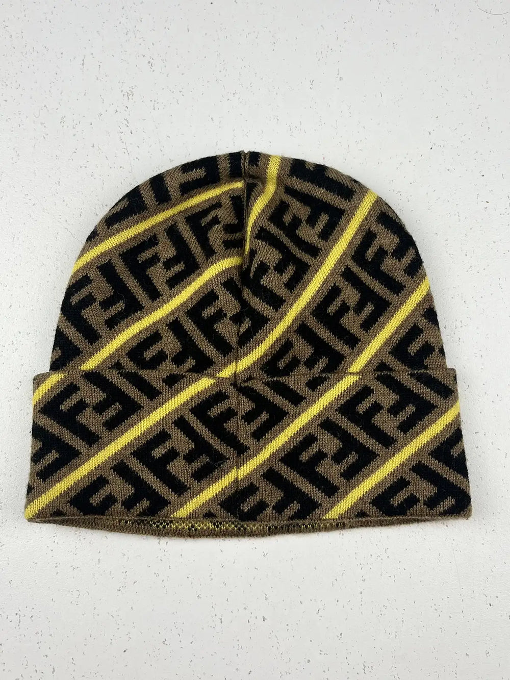 Buy online pre-used pre-loved 100% authentic & Original branded Fendi (C-551) available in Pakistan. Top international brands avilable.