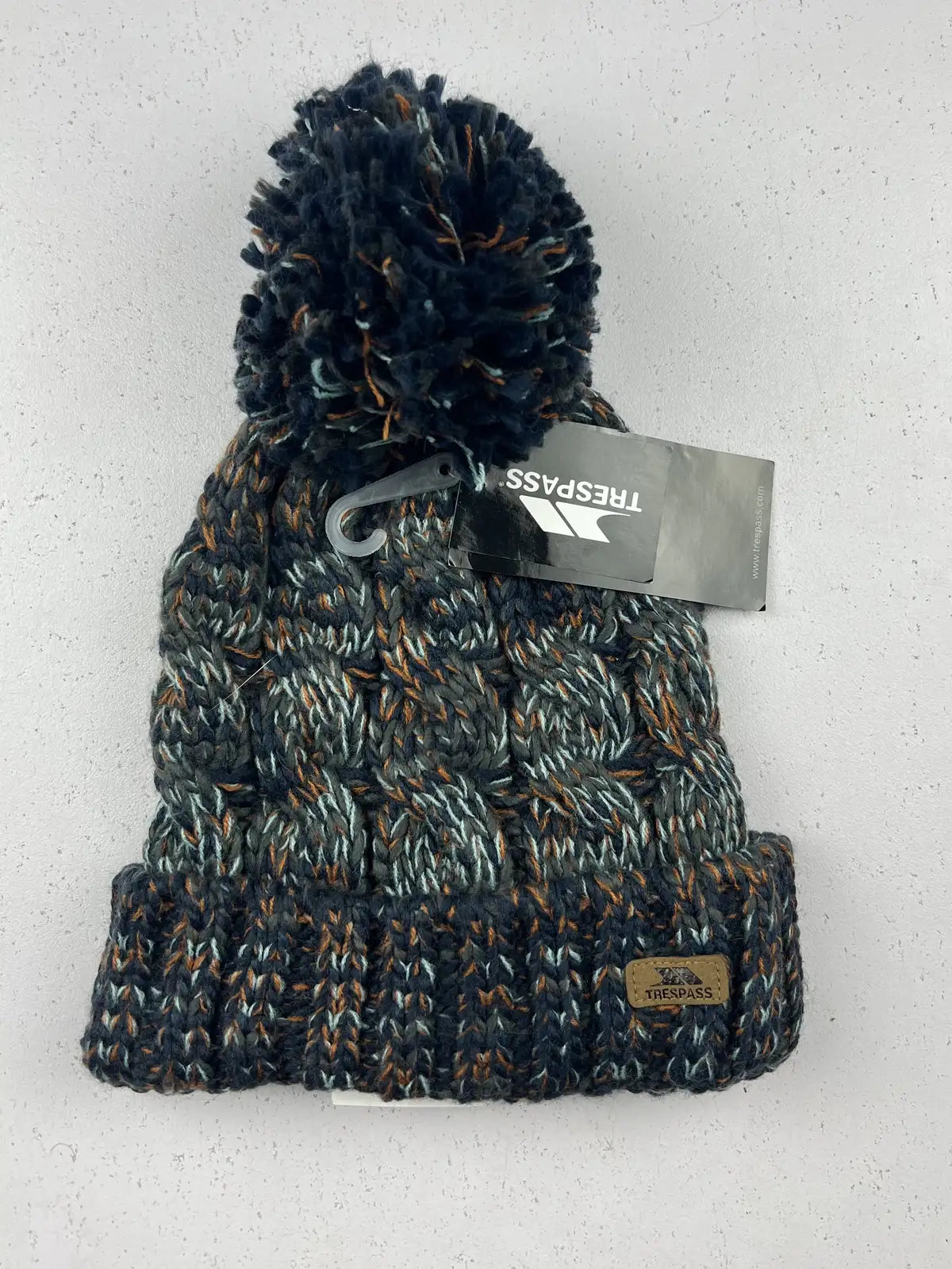 Buy online pre-used pre-loved 100% authentic & Original branded Tresspass (C-683) available in Pakistan. Top international brands avilable.