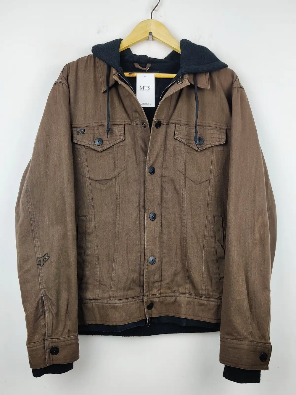 Buy online pre-used pre-loved 100% authentic & Original branded Fox (CB-123) available in Pakistan. Top international brands avilable.