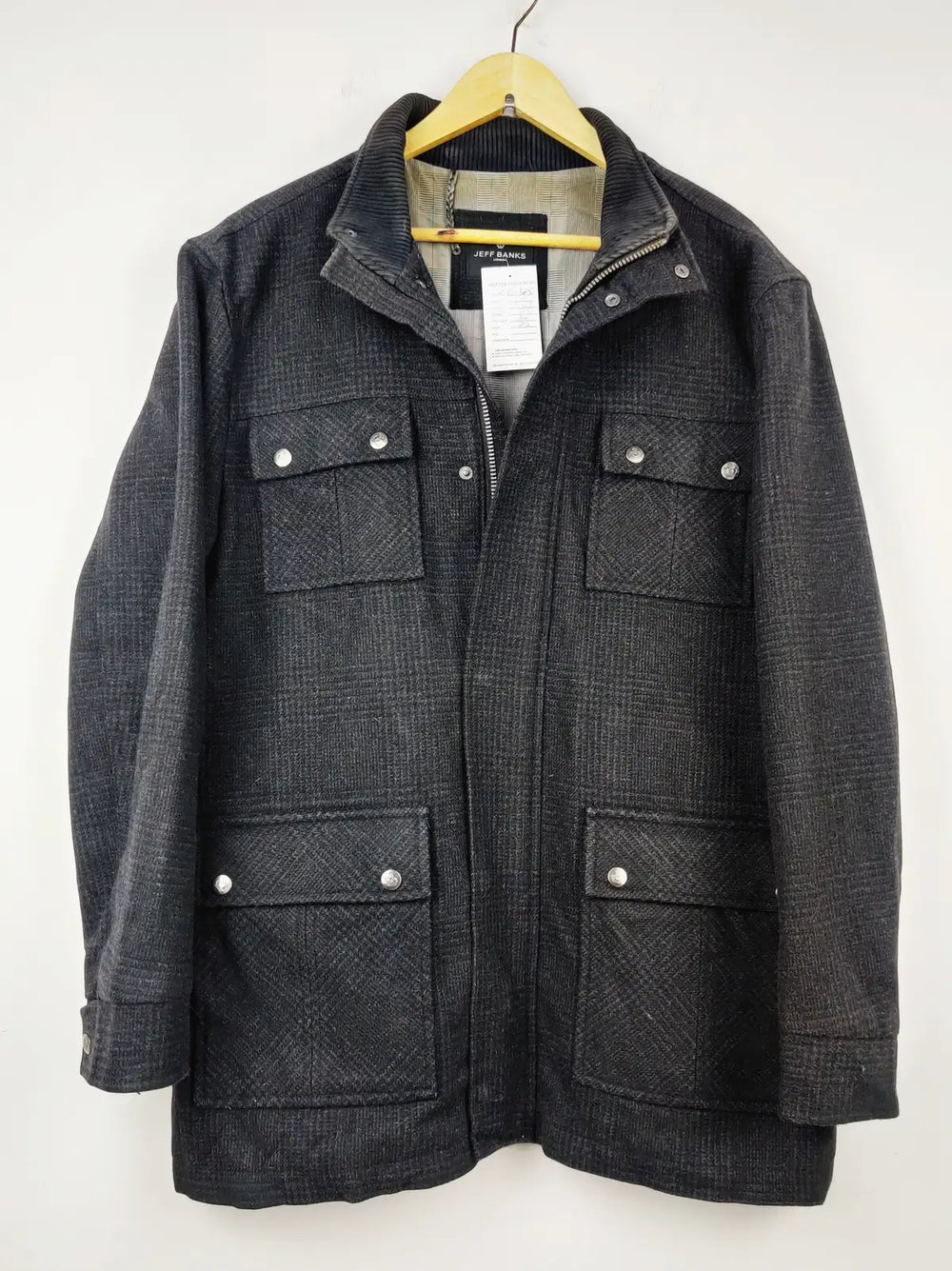 Buy online pre-used pre-loved 100% authentic & Original branded Jeff Banks (CB-125) available in Pakistan. Top international brands avilable.