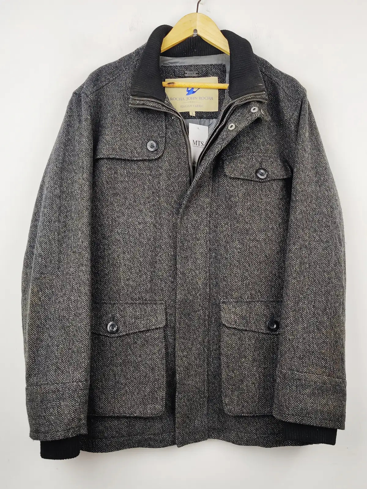 Buy online pre-used pre-loved 100% authentic & Original branded Rocha John Rocha (CB-128) available in Pakistan. Top international brands avilable.