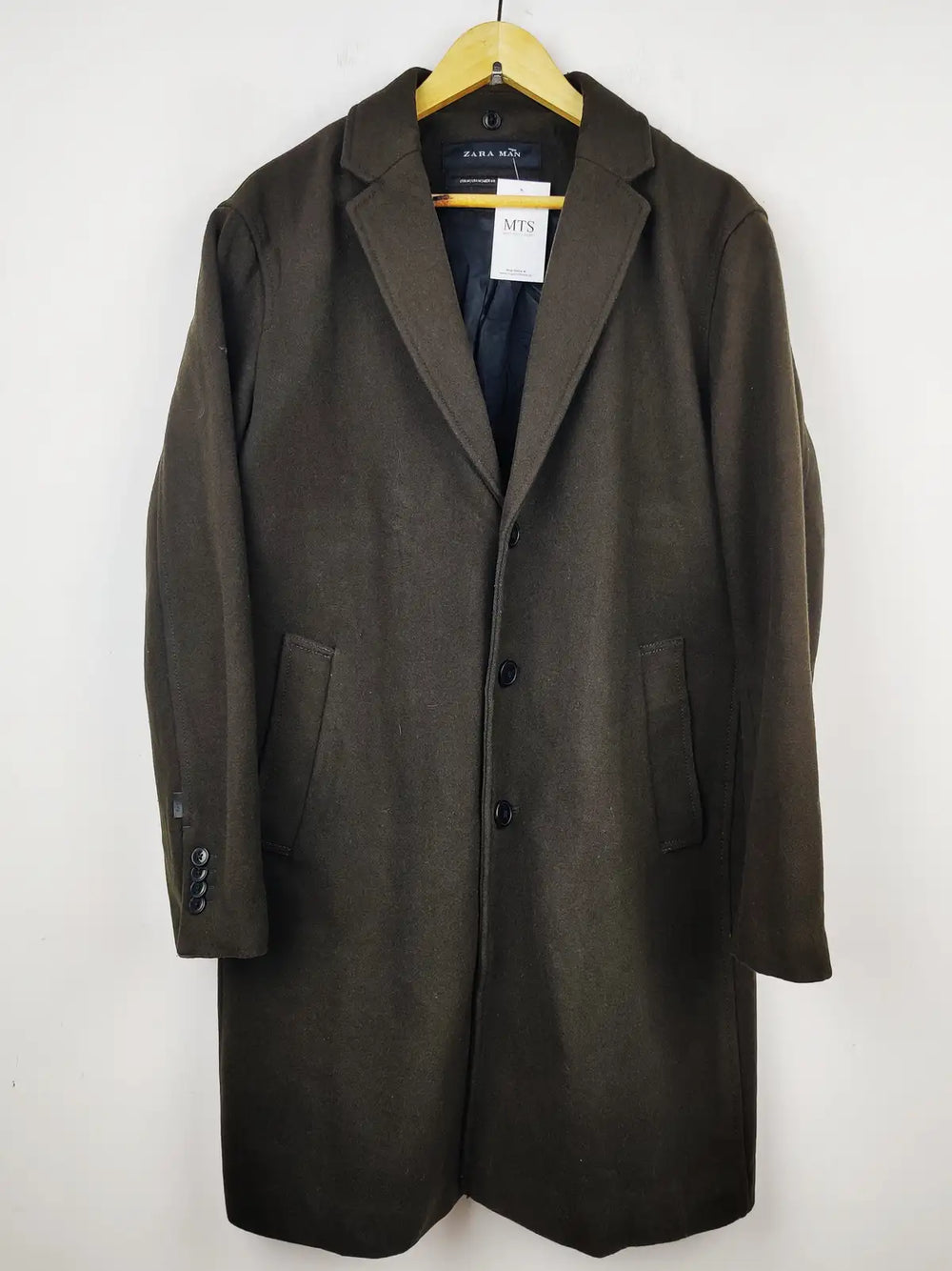 Buy online pre-used pre-loved 100% authentic & Original branded Zara Man (CB-150) available in Pakistan. Top international brands avilable.