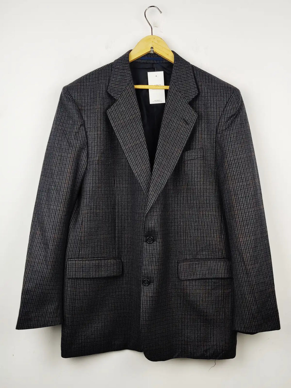 Buy online pre-used pre-loved 100% authentic & Original branded Maitland (CB-177) available in Pakistan. Top international brands avilable.