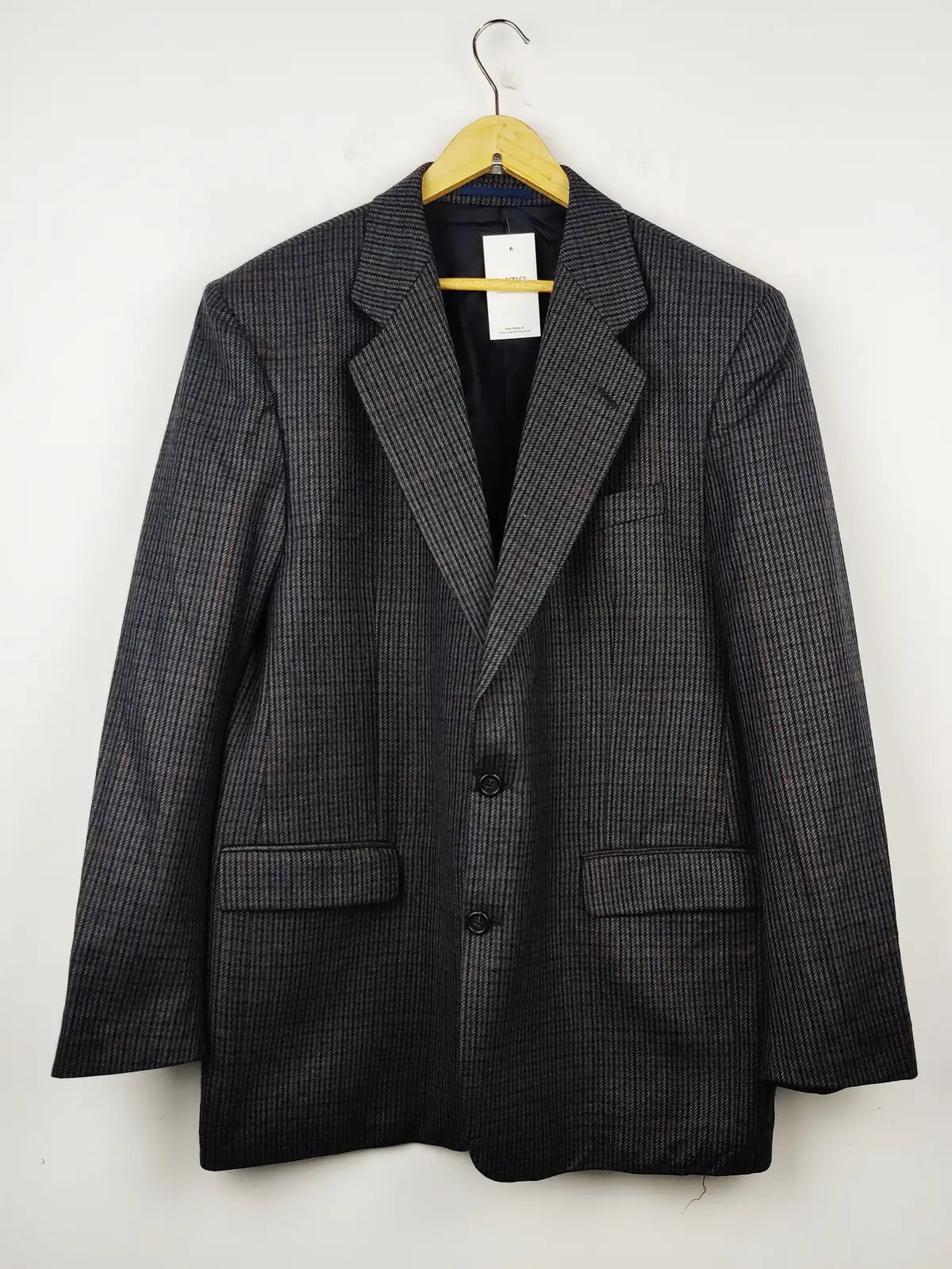 Buy online pre-used pre-loved 100% authentic & Original branded Maitland (CB-177) available in Pakistan. Top international brands avilable.