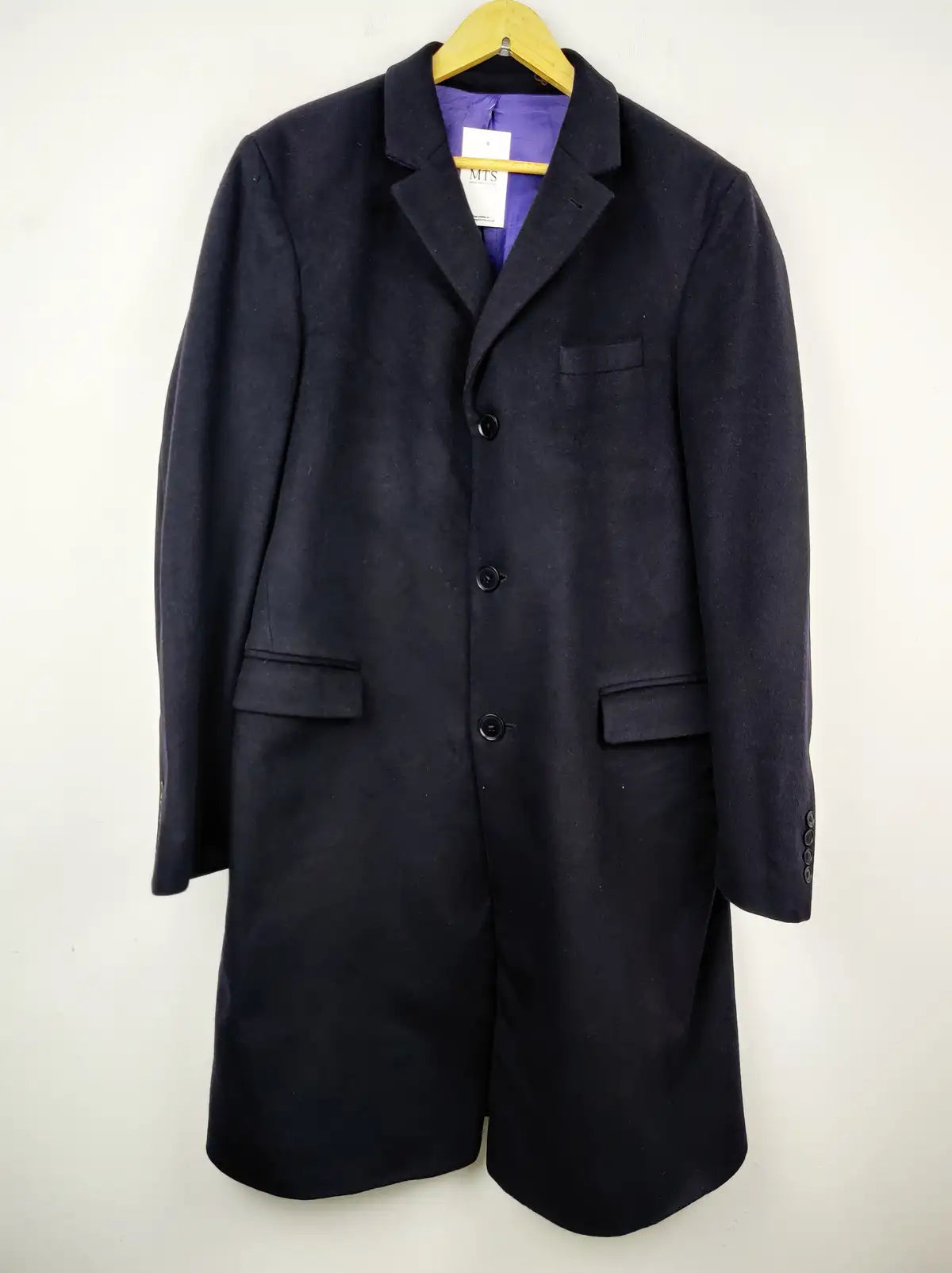 Buy online pre-used pre-loved 100% authentic & Original branded Charles Tyrwhitt (CB-195) available in Pakistan. Top international brands avilable.