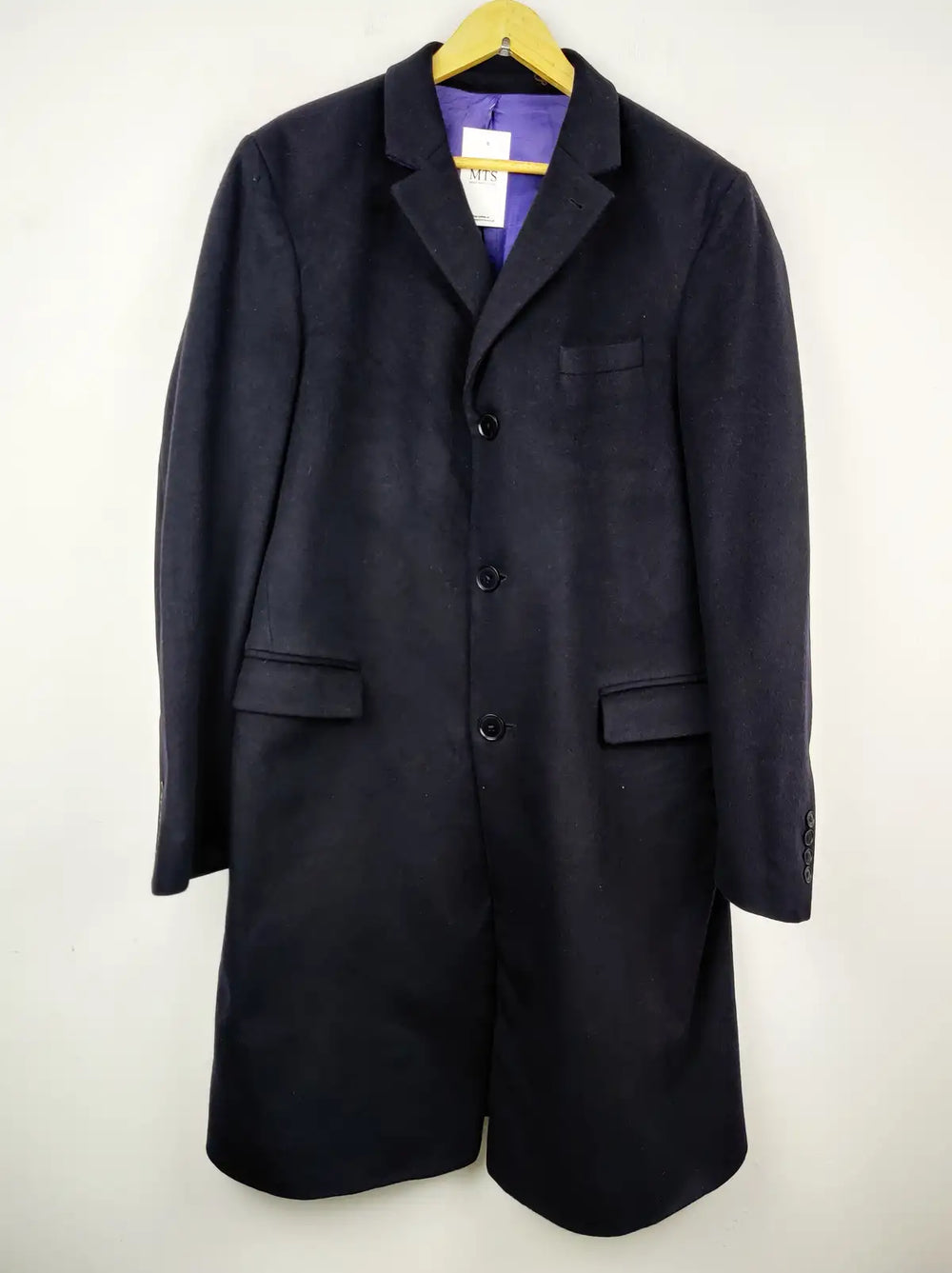 Buy online pre-used pre-loved 100% authentic & Original branded Charles Tyrwhitt (CB-195) available in Pakistan. Top international brands avilable.