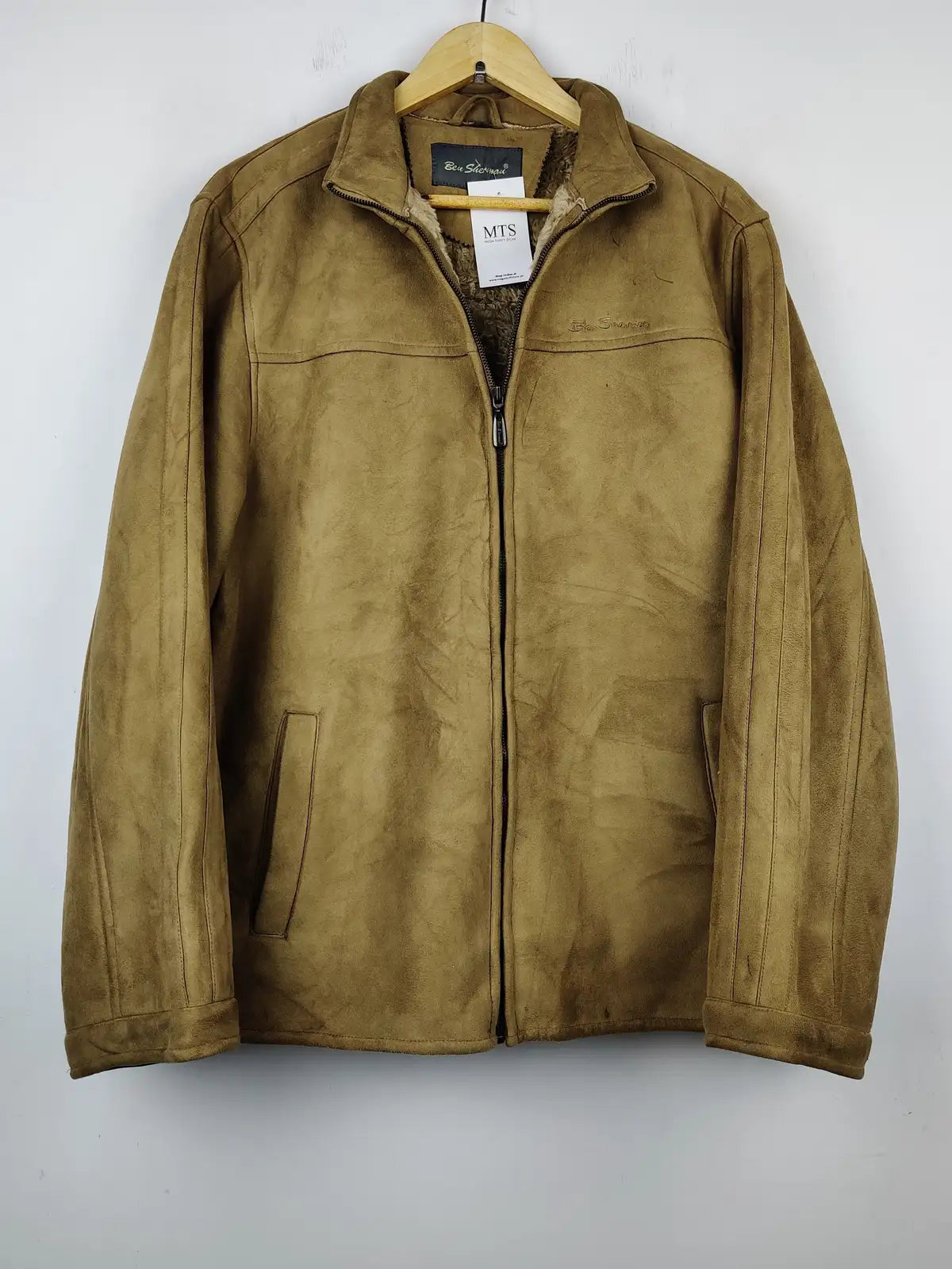 Buy online pre-used pre-loved 100% authentic & Original branded Ben Sherman (CB-196) available in Pakistan. Top international brands avilable.